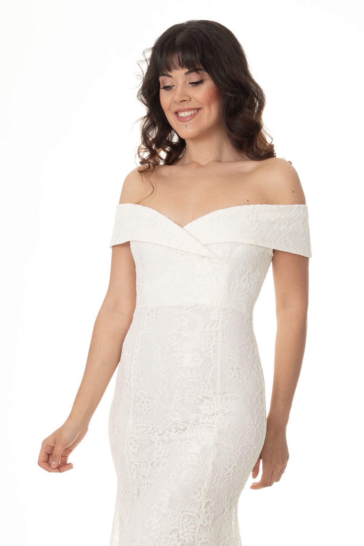 5807.569 DANTEL MADONNA YAKA UZUN ABİYE