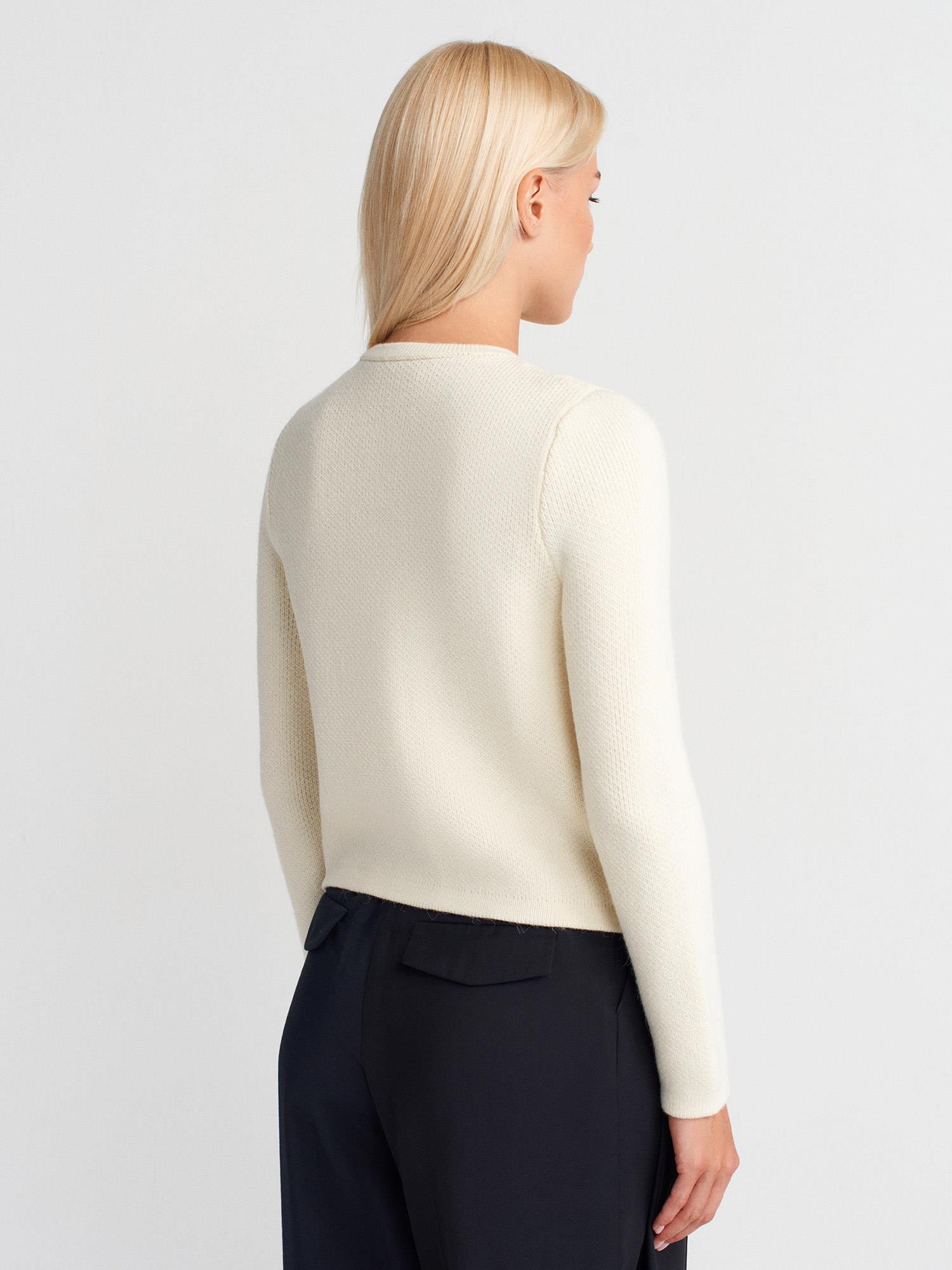 60983 İncili Fiyonk Aksesuarlı Triko Hırka