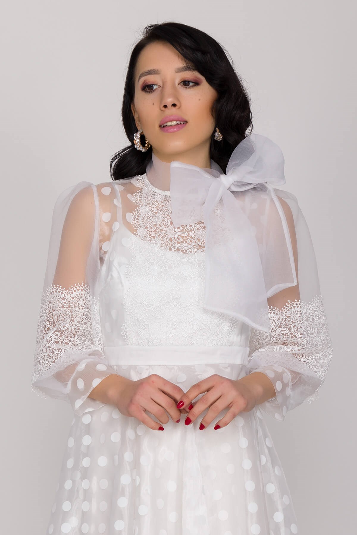 610049 KB Astarlı Tül Kol Puanlı Organze Kısa Elbise