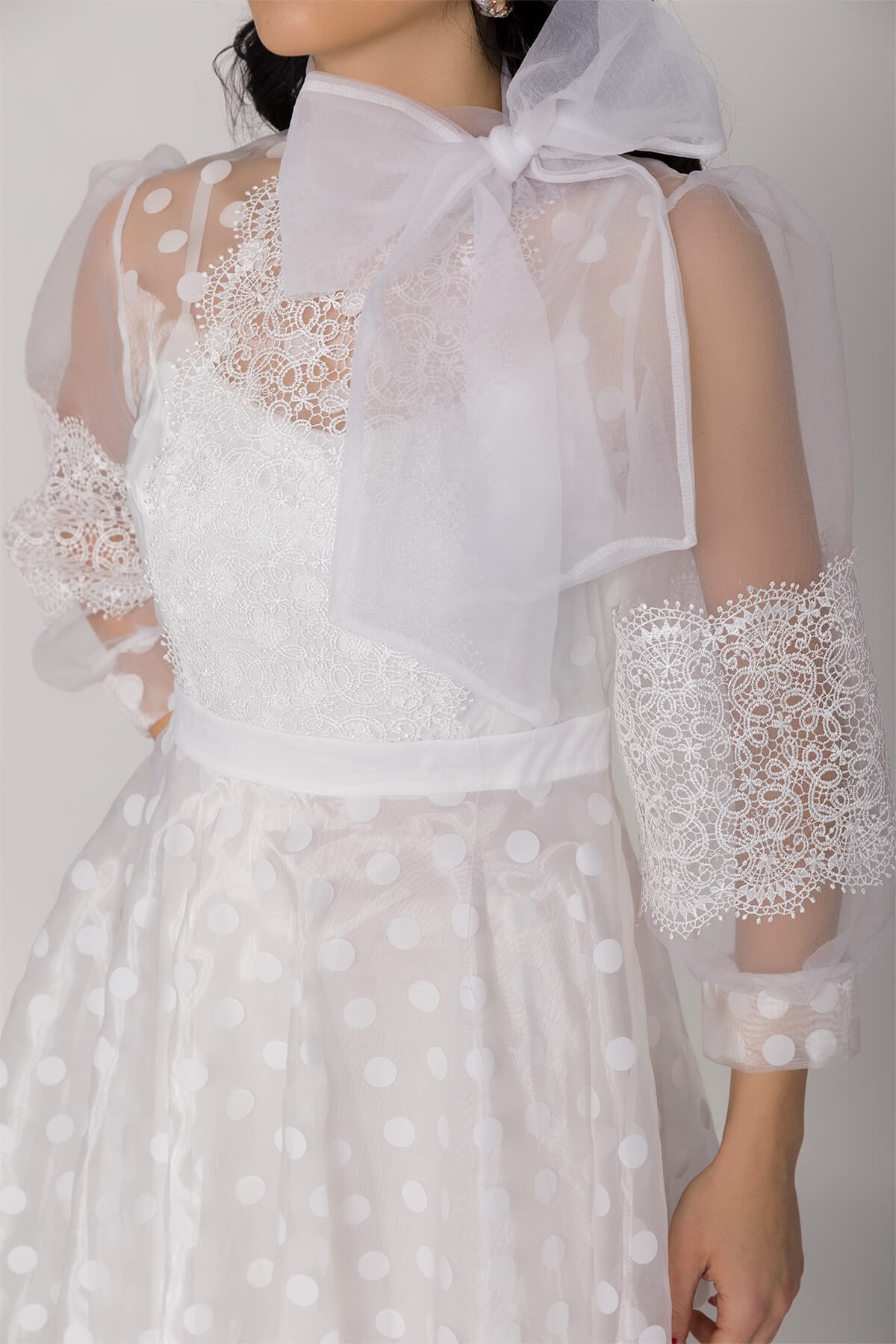 610049 KB Astarlı Tül Kol Puanlı Organze Kısa Elbise