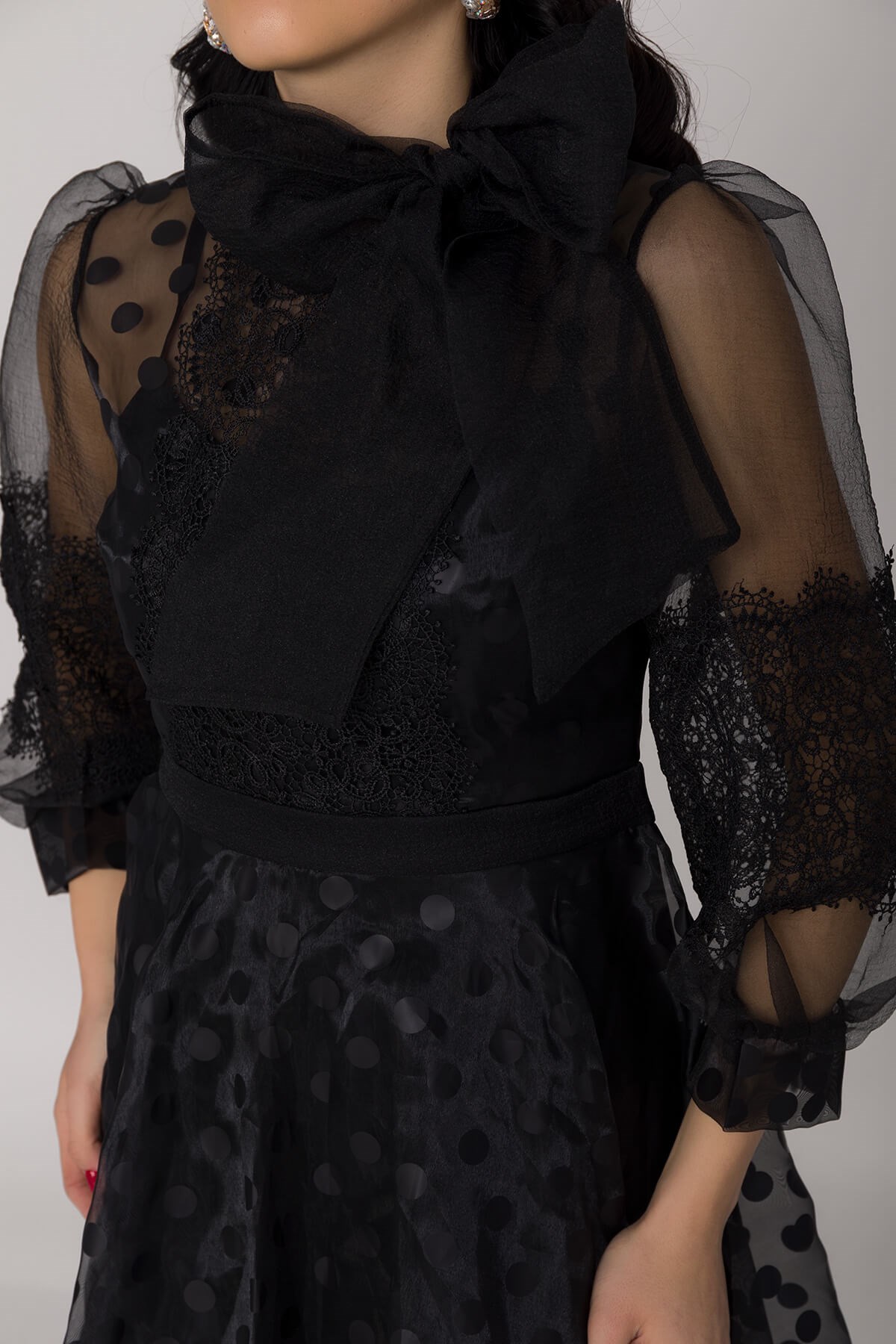 610049 KB Astarlı Tül Kol Puanlı Organze Kısa Elbise