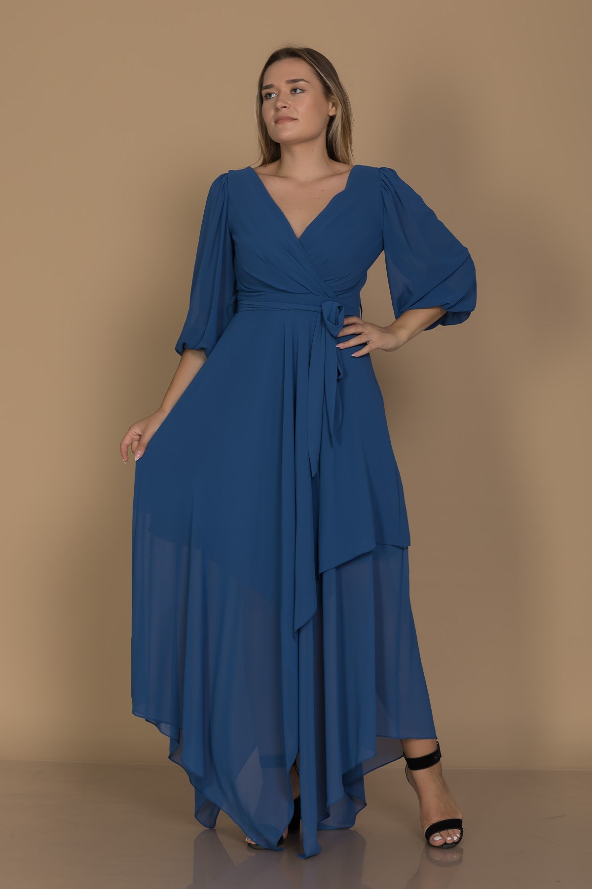 610901 Eteği Asimetrik Balon Kol Vyaka Kuşaklı Şifon Büyük Beden Kısa Elbise