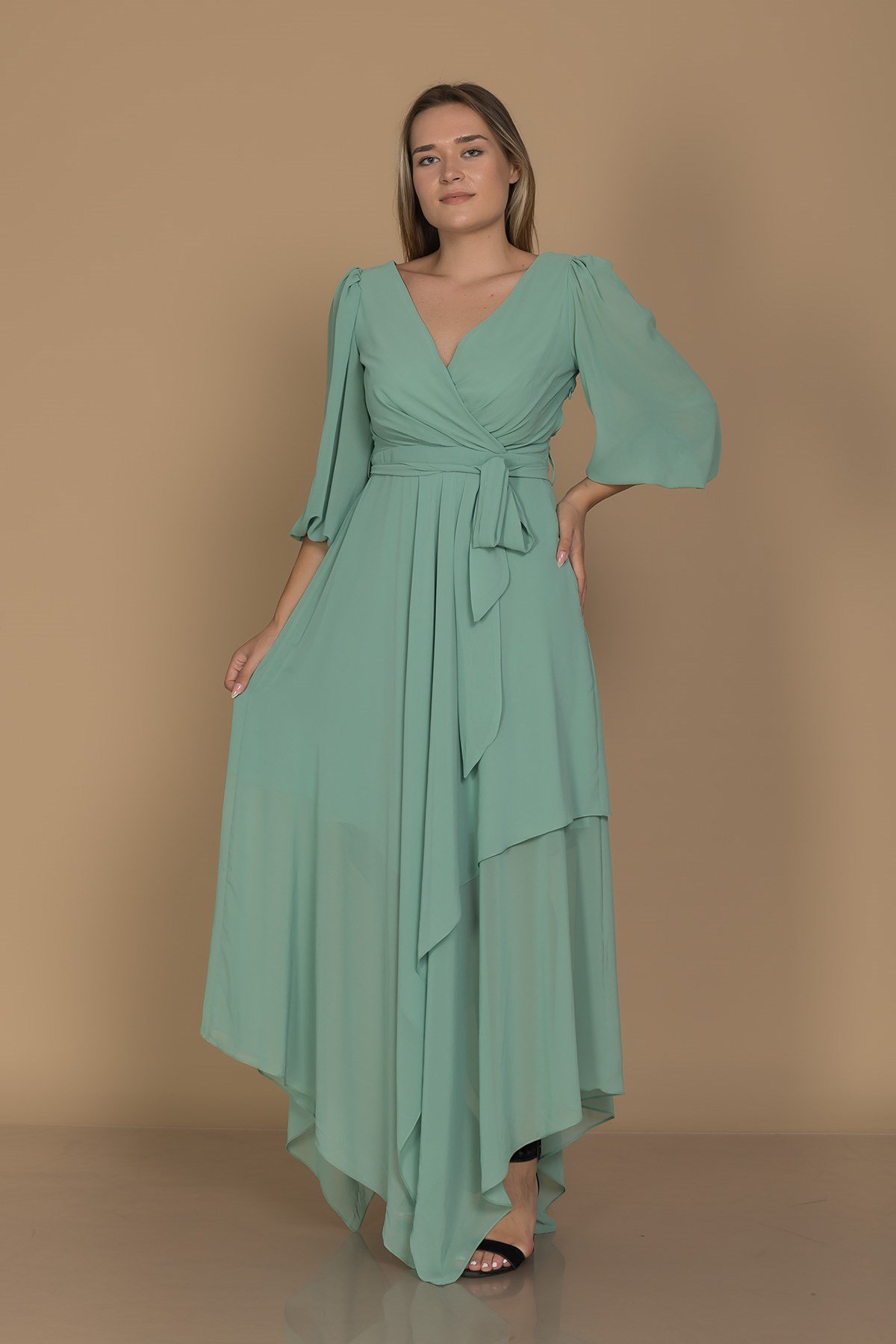 610901 Eteği Asimetrik Balon Kol Vyaka Kuşaklı Şifon Büyük Beden Kısa Elbise