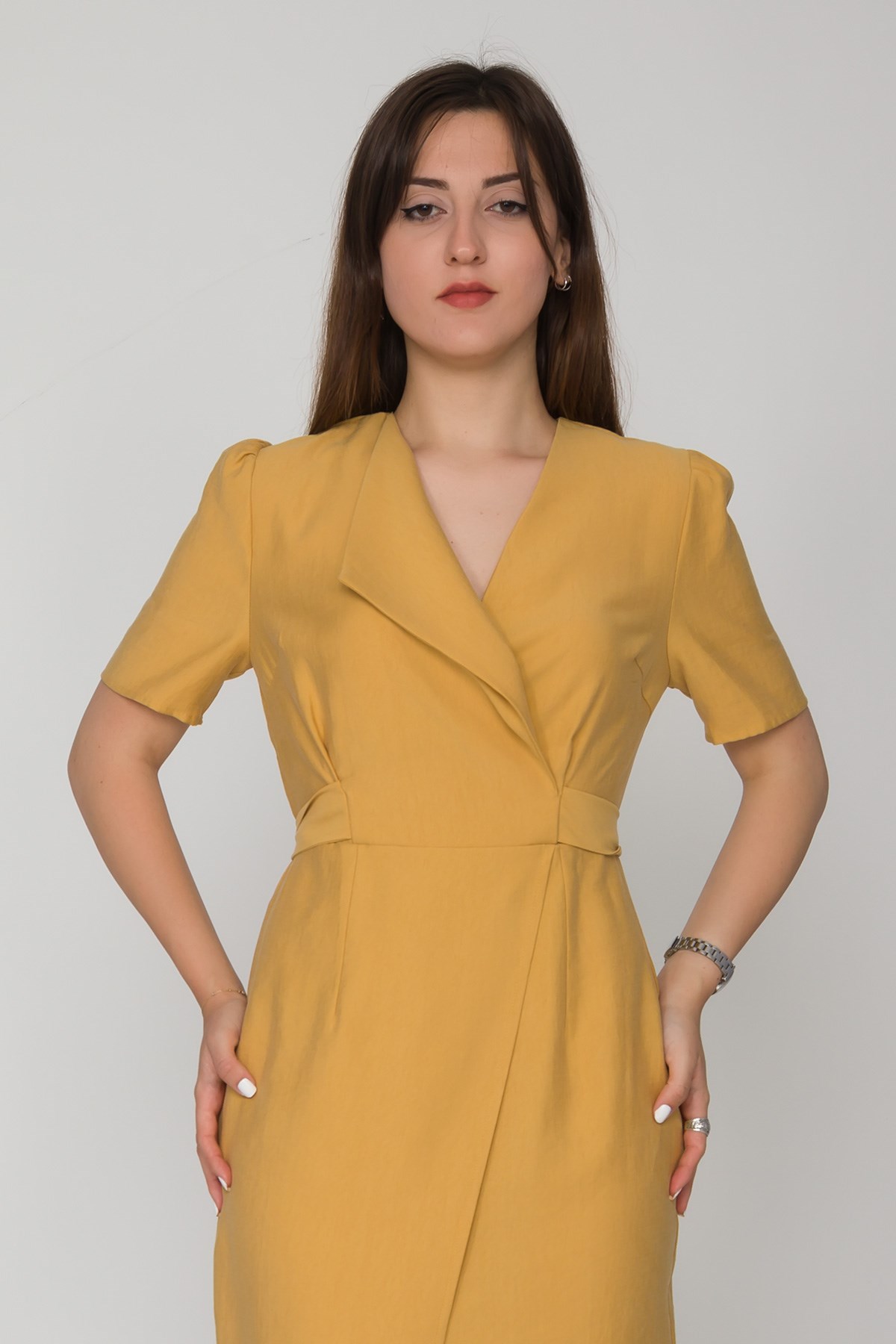 61621 Kruvaze Yaka Kuşaklı Yırtmaçlı Tencel Keten Kısa Kol Elbise