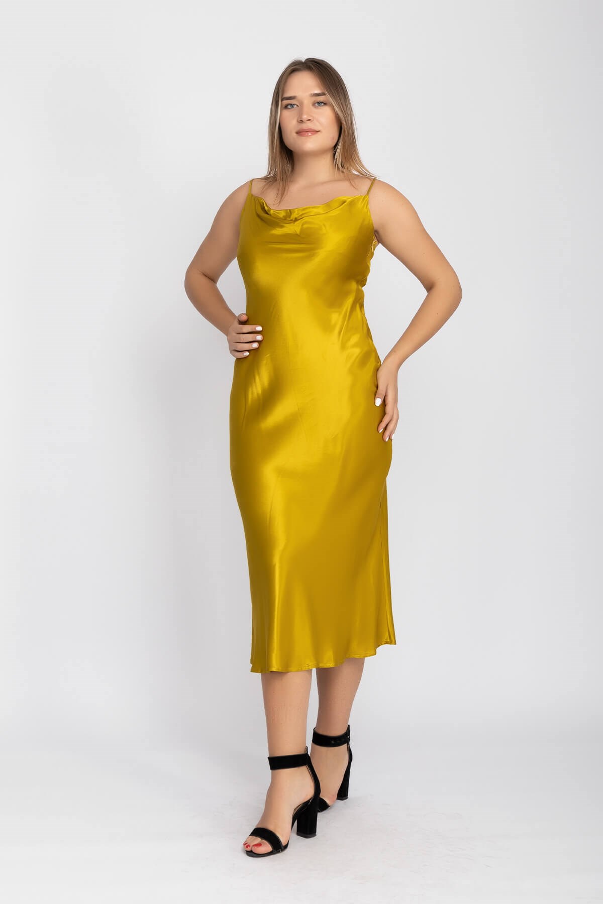 61631 Şalyaka Saten İpAskılı Uzun Elbise