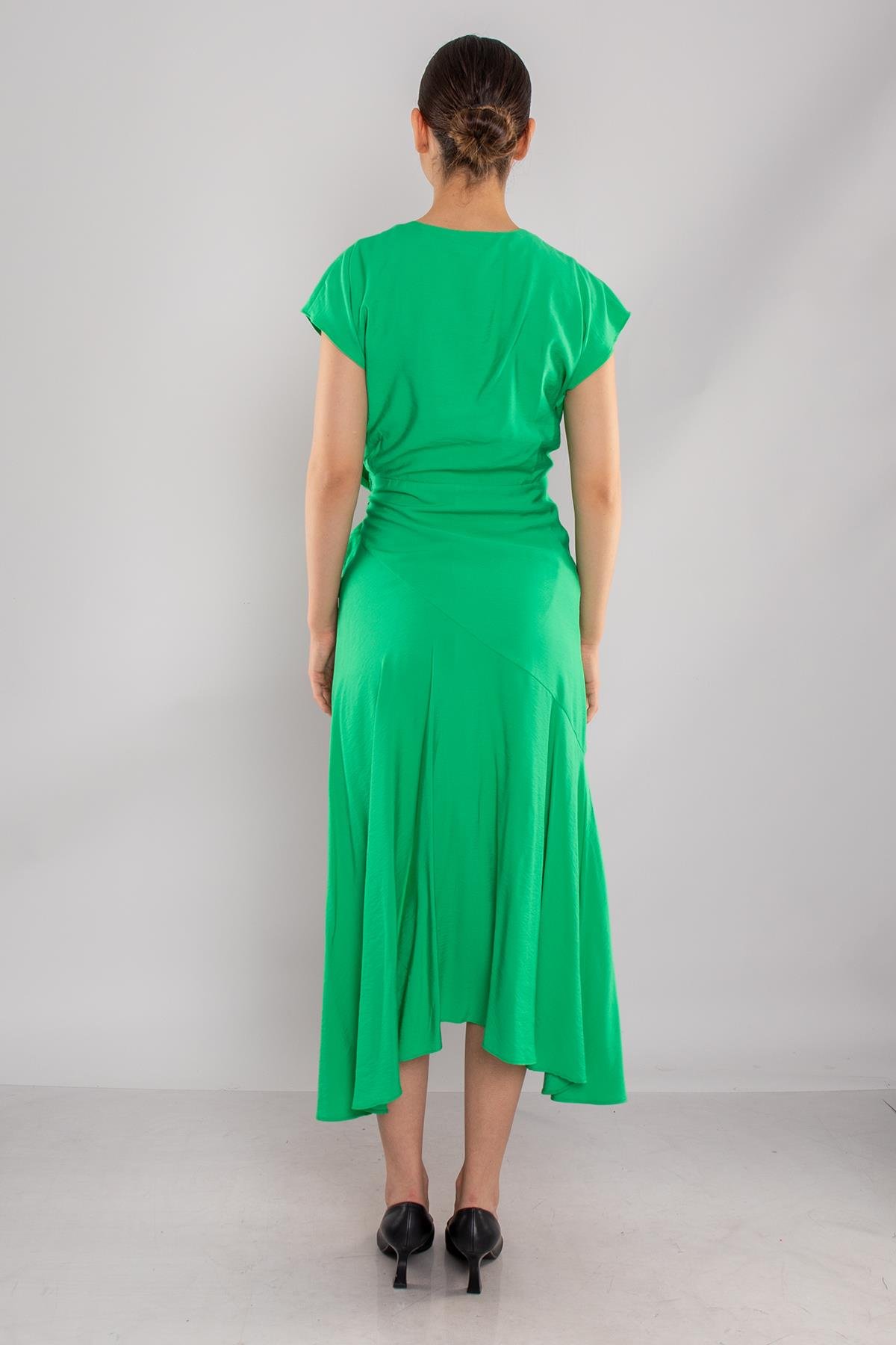 61878 Kruvaze Yaka Yandan Beli Bağlamalı Astarlı Midiboy Elbise