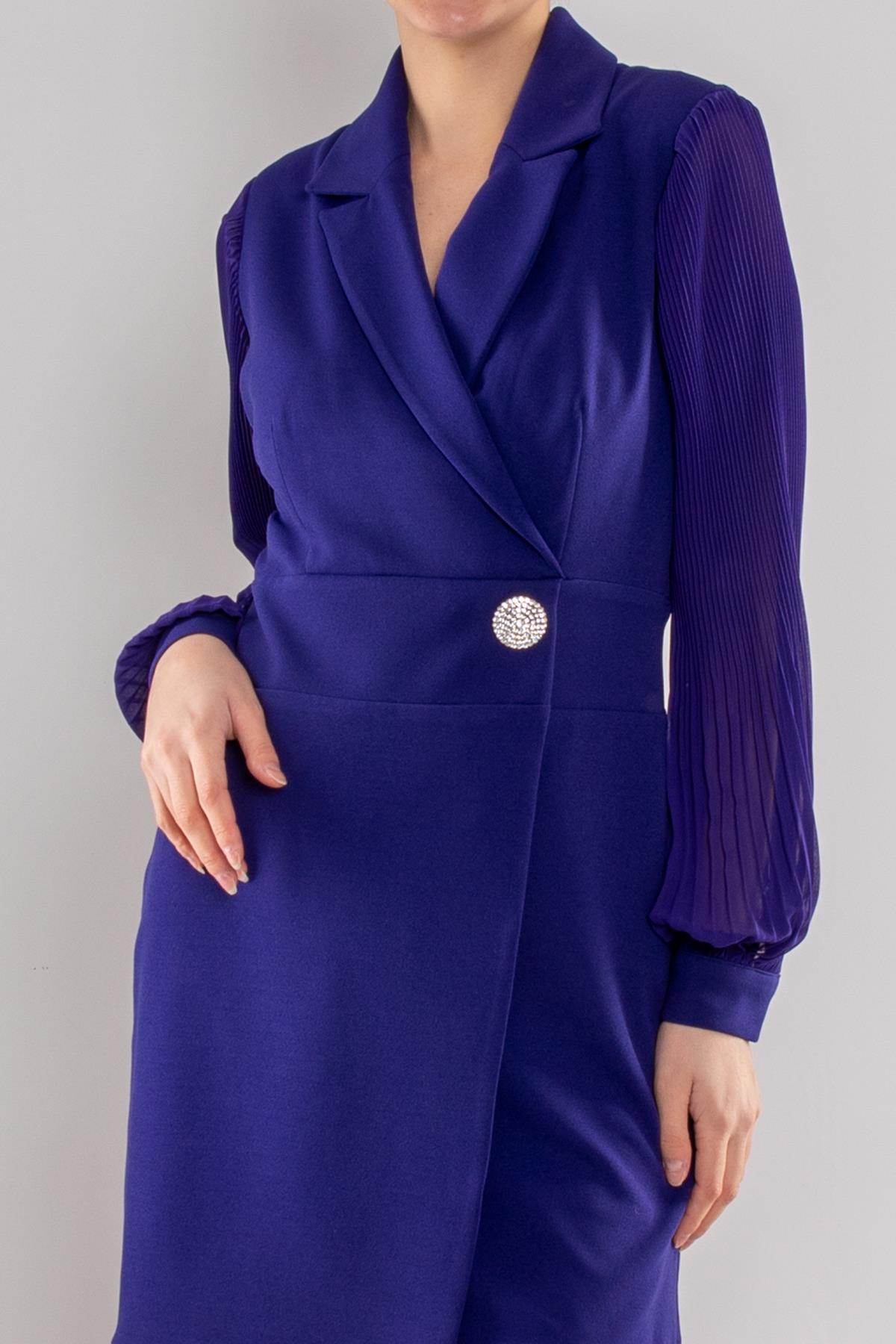 61891 Pilise Kol Kruvaze Yaka Broş Detay Kapaklı Kısa Krep Elbise