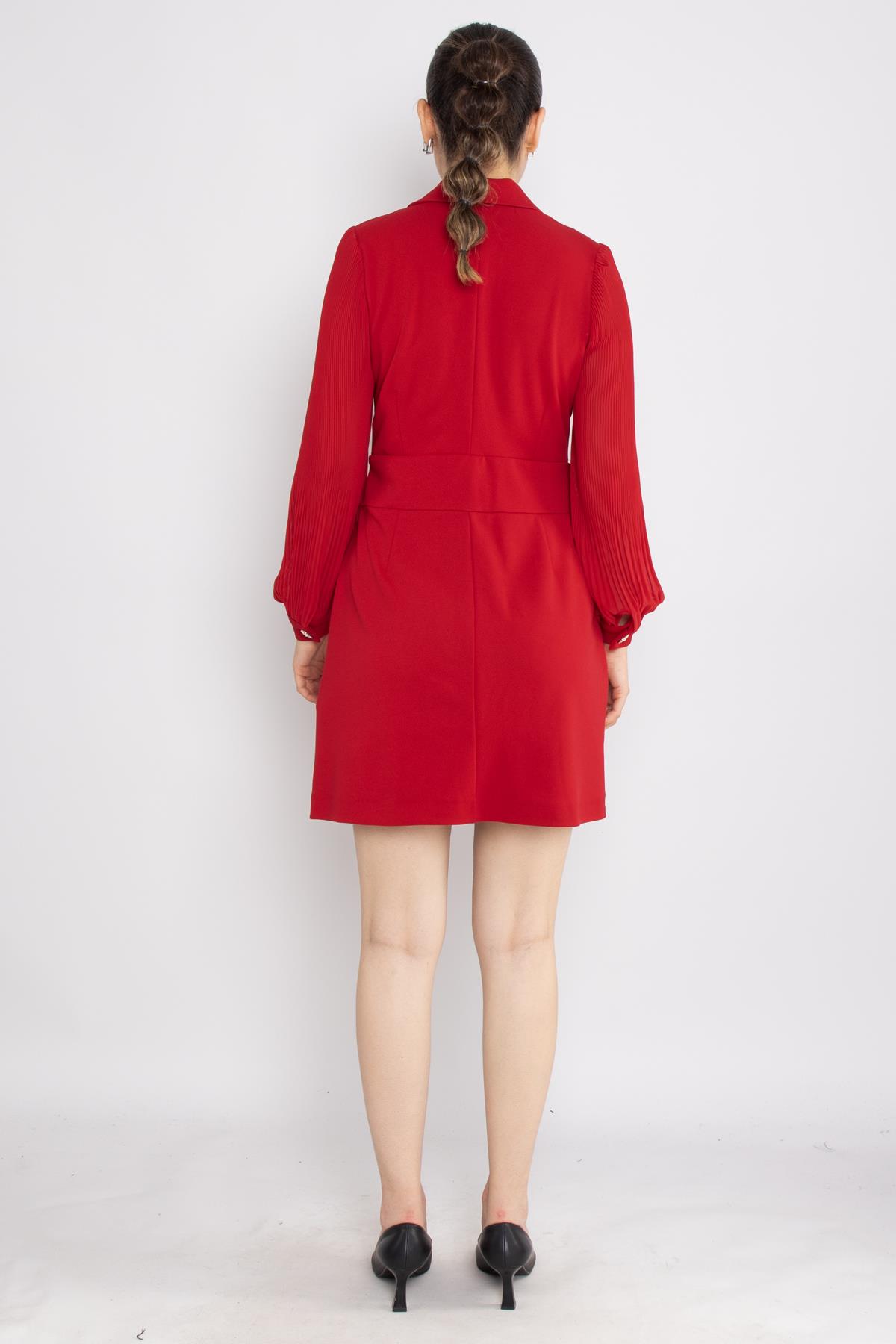 61891 Pilise Kol Kruvaze Yaka Broş Detay Kapaklı Kısa Krep Elbise