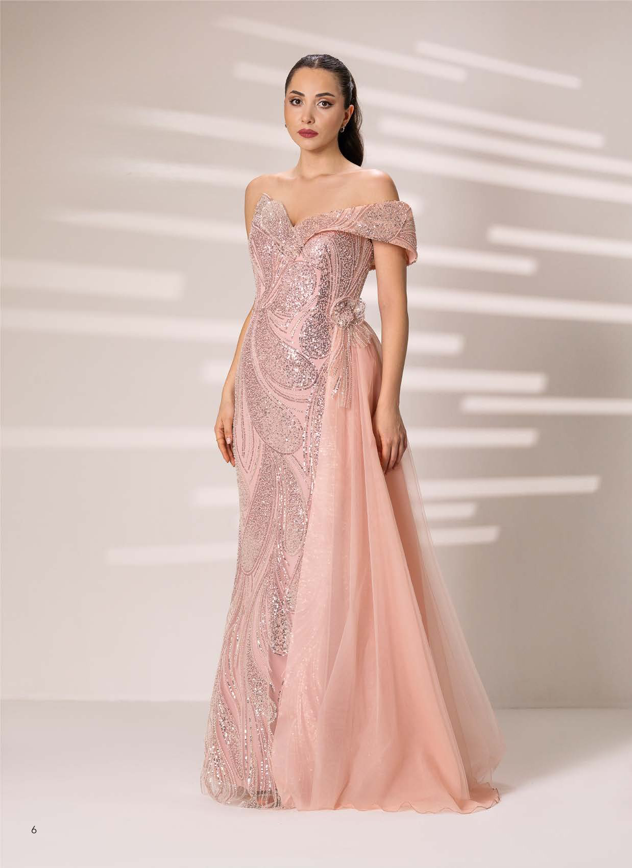 645 Tek Omuz Payet Nakışlı Kuyruklu Uzun Nişanlık