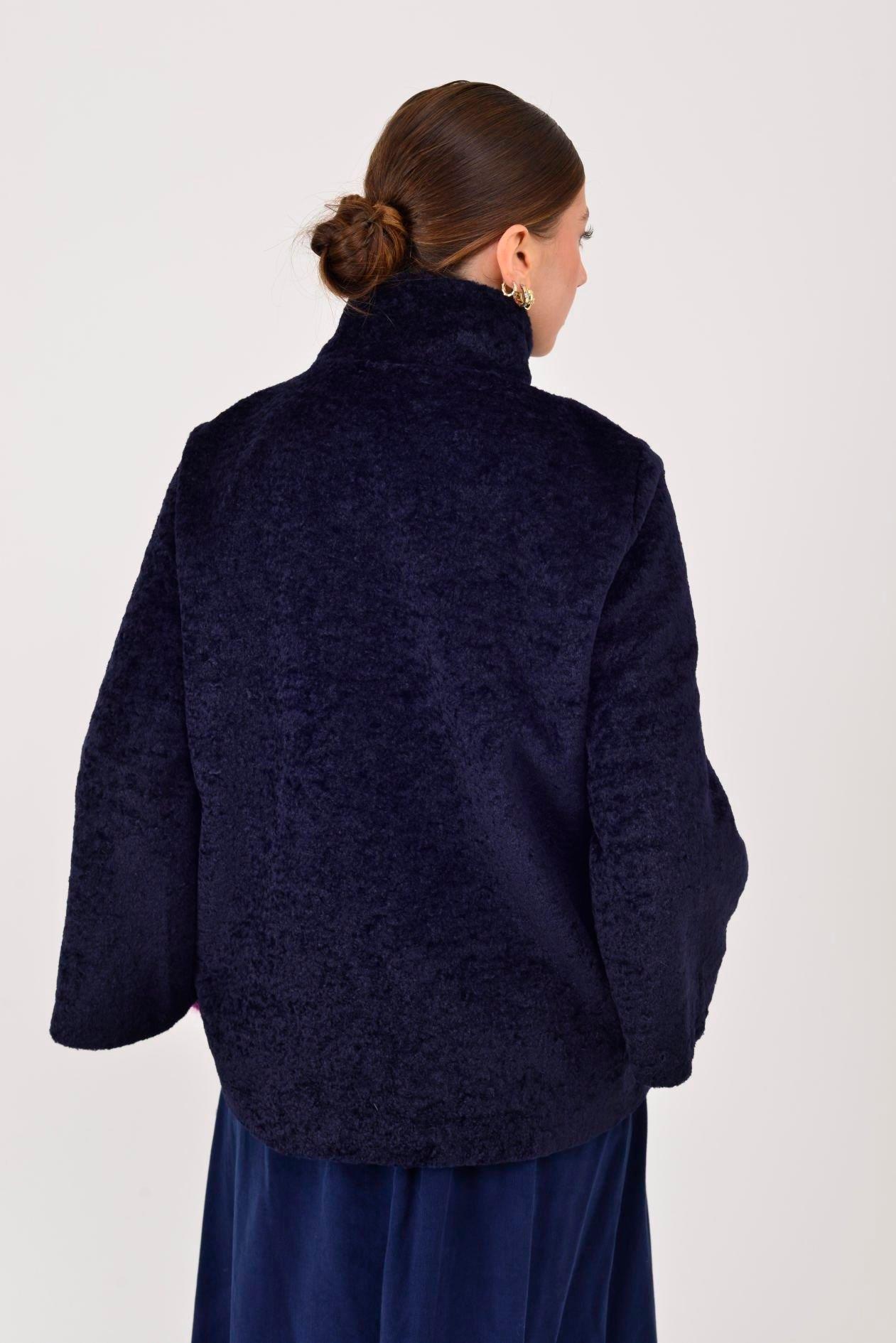 65756 Düz Desen Asimetrik Pirinç Düğmeli Peluş Kaban