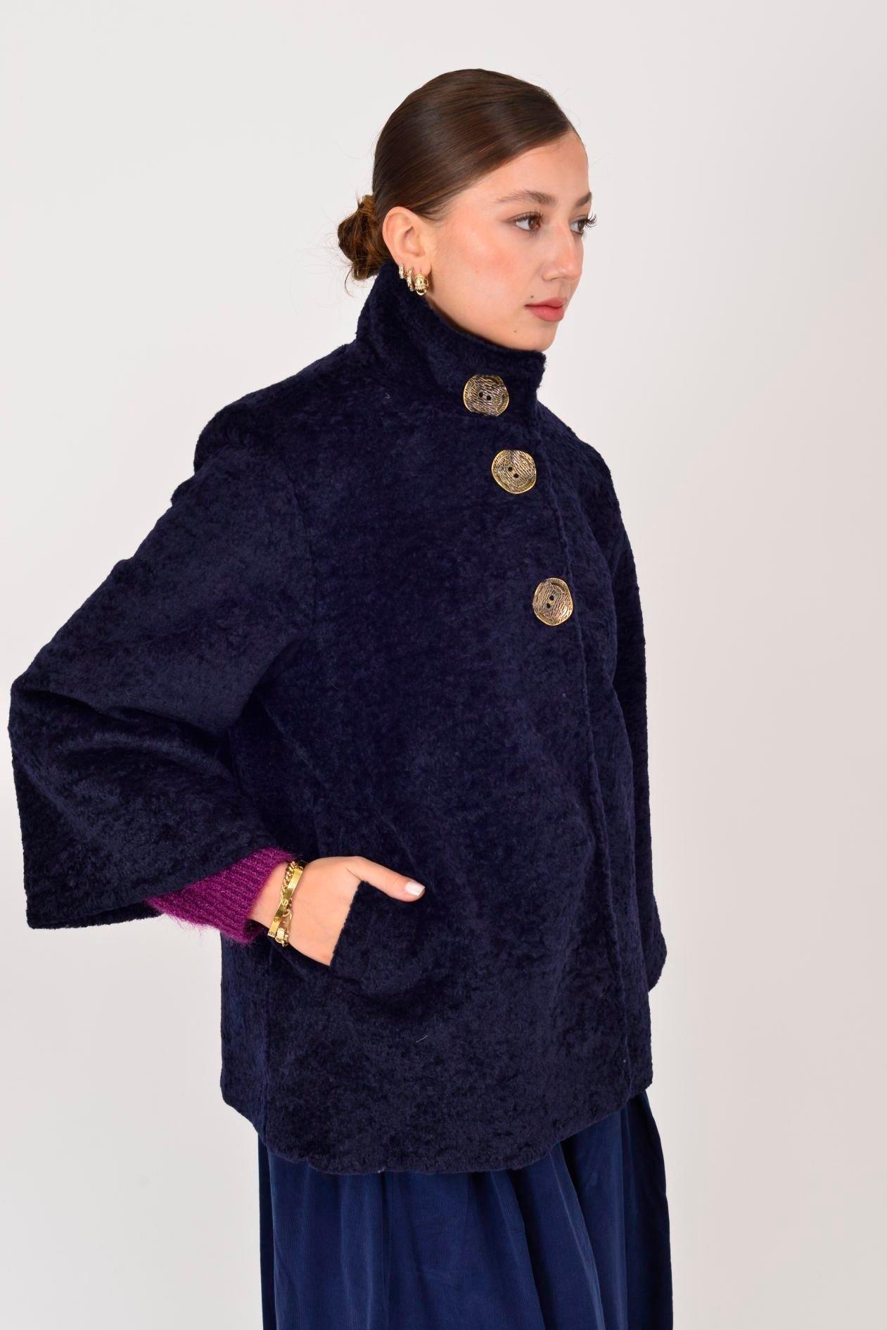 65756 Düz Desen Asimetrik Pirinç Düğmeli Peluş Kaban