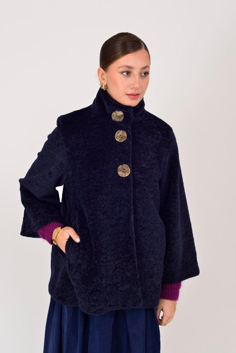 65756 Düz Desen Asimetrik Pirinç Düğmeli Peluş Kaban