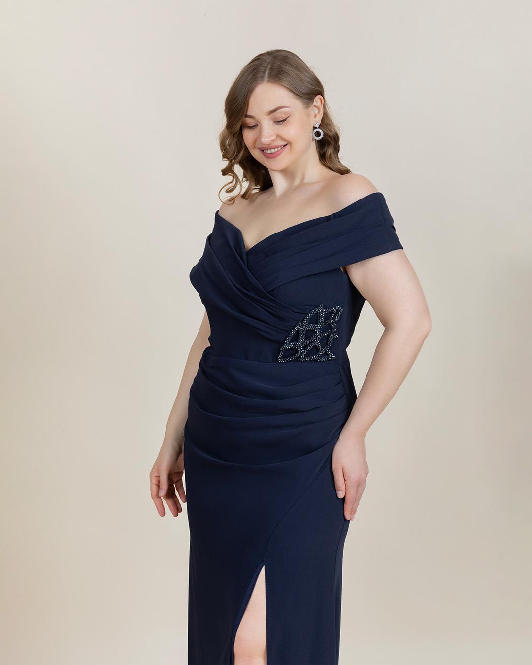 7010 Madonna Yaka Taş Toka Krep Uzun Elbise