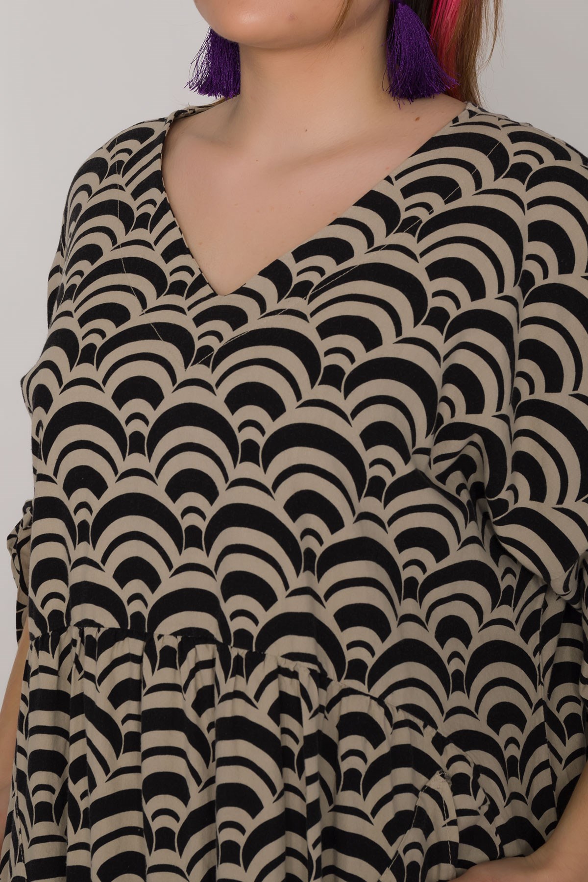 7013-1 V Yaka Cepli Desenli Pamuk Elbise