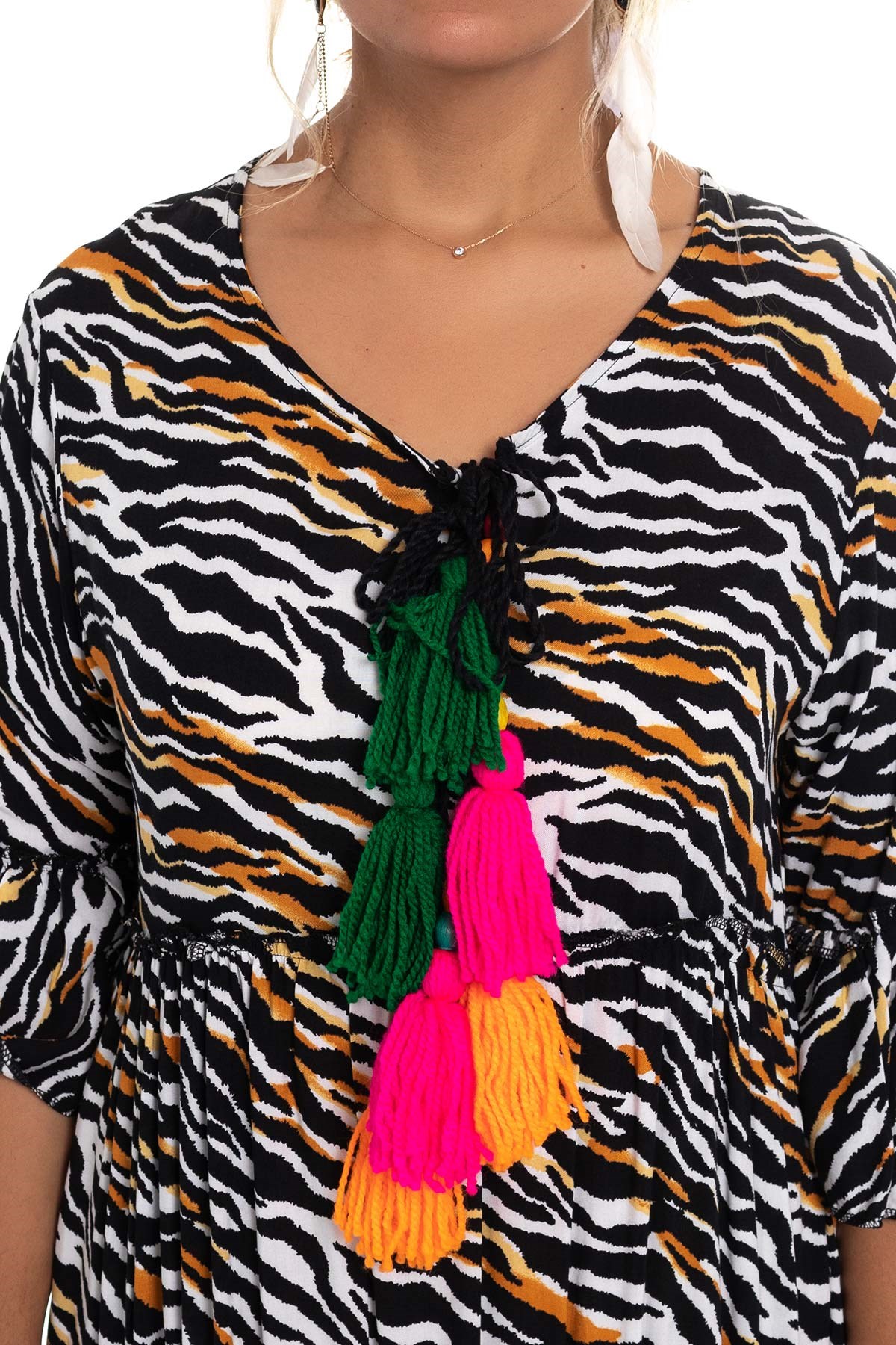 7017-12 Zebra Desen Yaka Püsküllü Pamuk Elbise