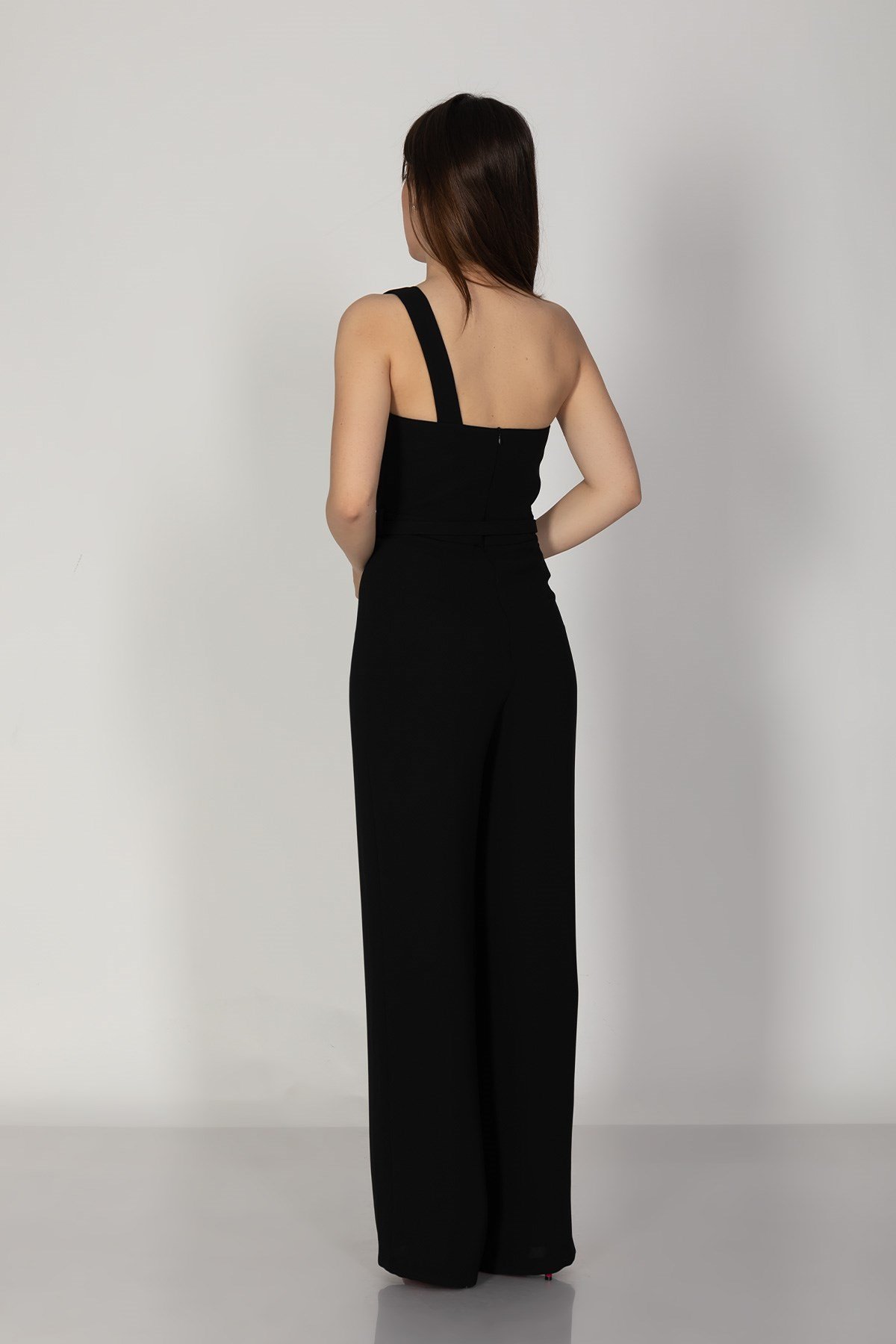 70302 Tek Omuz Beli Kemerli Önü Kruvaze Krep Abiye Tulum