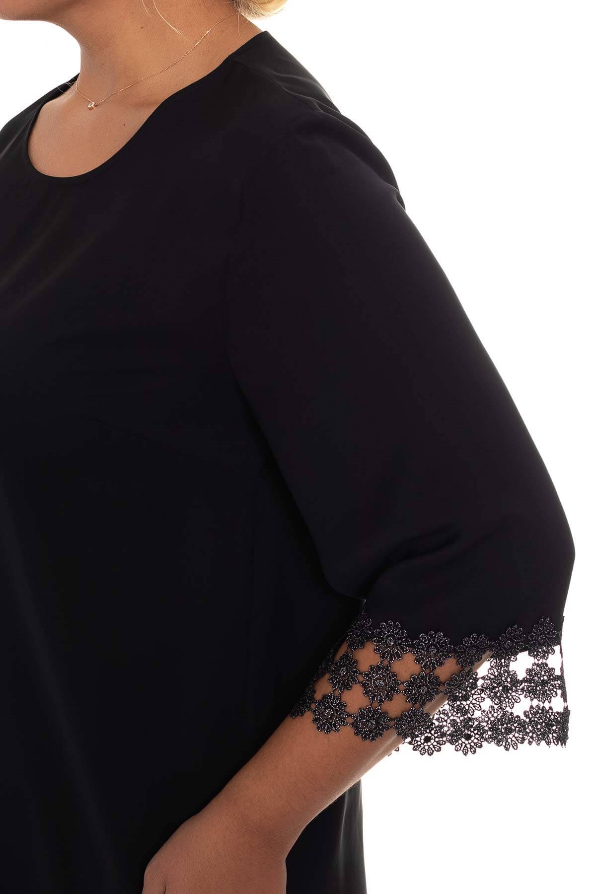 7041 Kolu ve Etek Ucu Papatya Güpür Büyük Beden Bluz