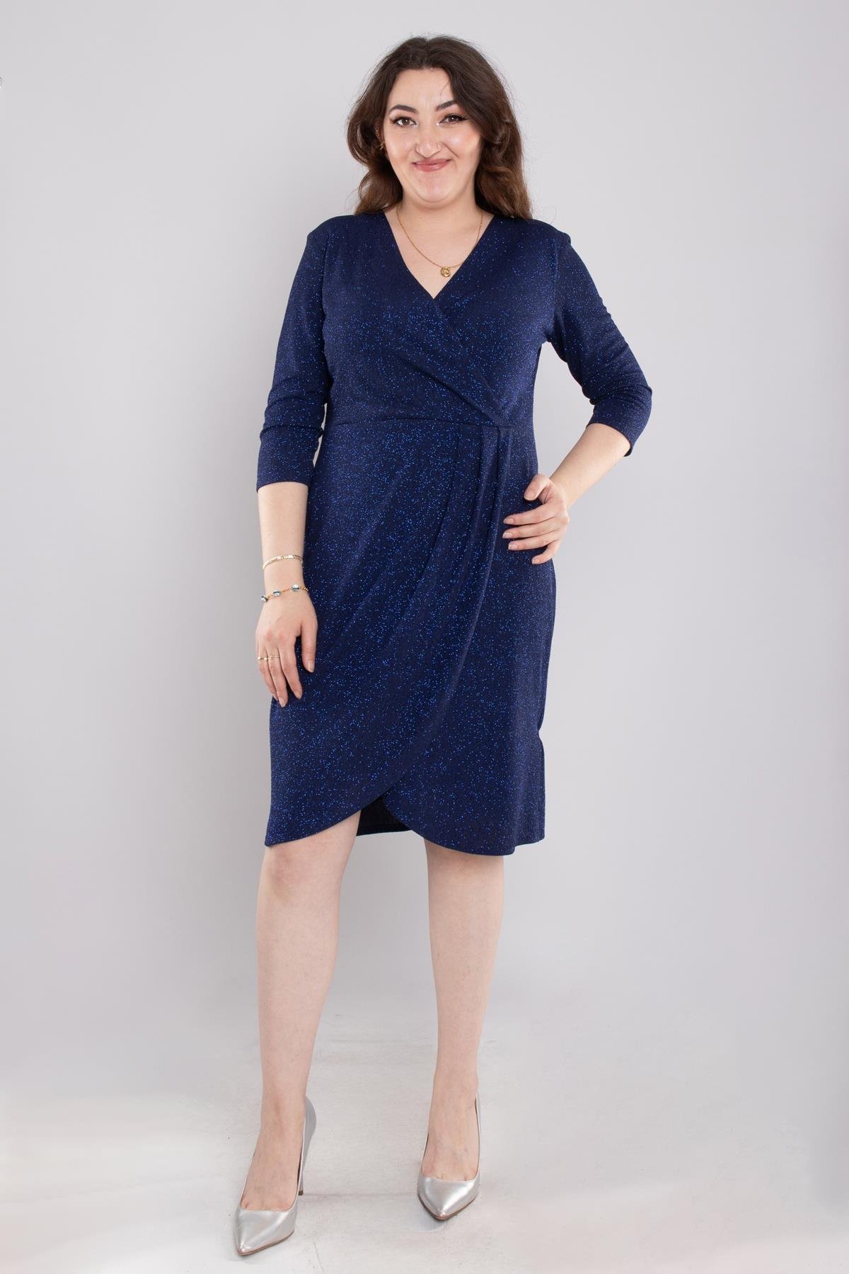 7046(104) Büyük Beden Kruvaze Yaka Piliseli Simli Kısa Elbise