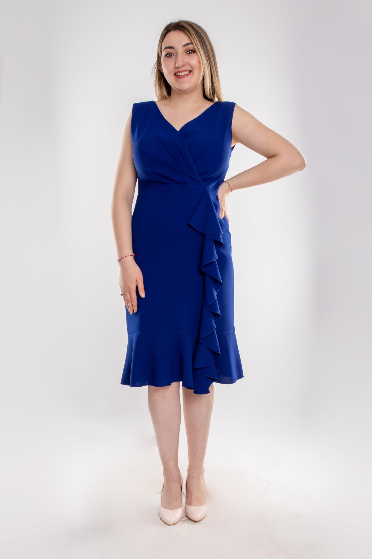 7056-126 Büyük Beden Kruvaze Yaka Eteği Fırfırlı Kısa Krep Elbise