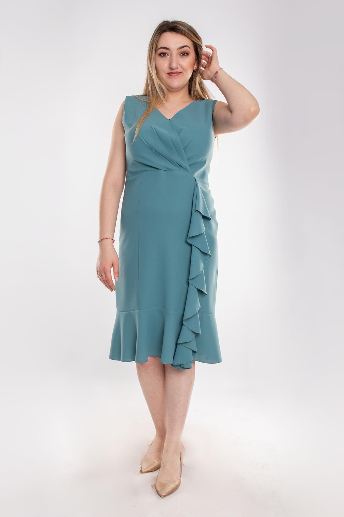 7056-126 Büyük Beden Kruvaze Yaka Eteği Fırfırlı Kısa Krep Elbise