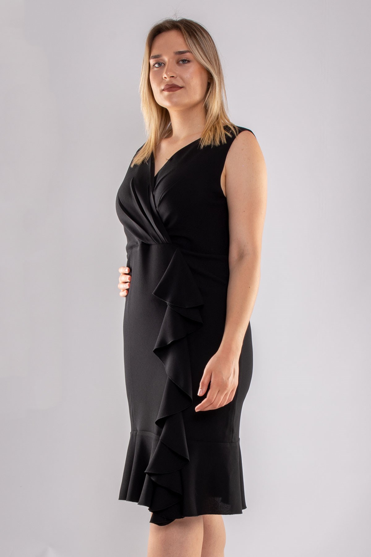 7056 Büyük Beden Kruvaze Yaka Eteği Fırfırlı Kısa Krep Elbise