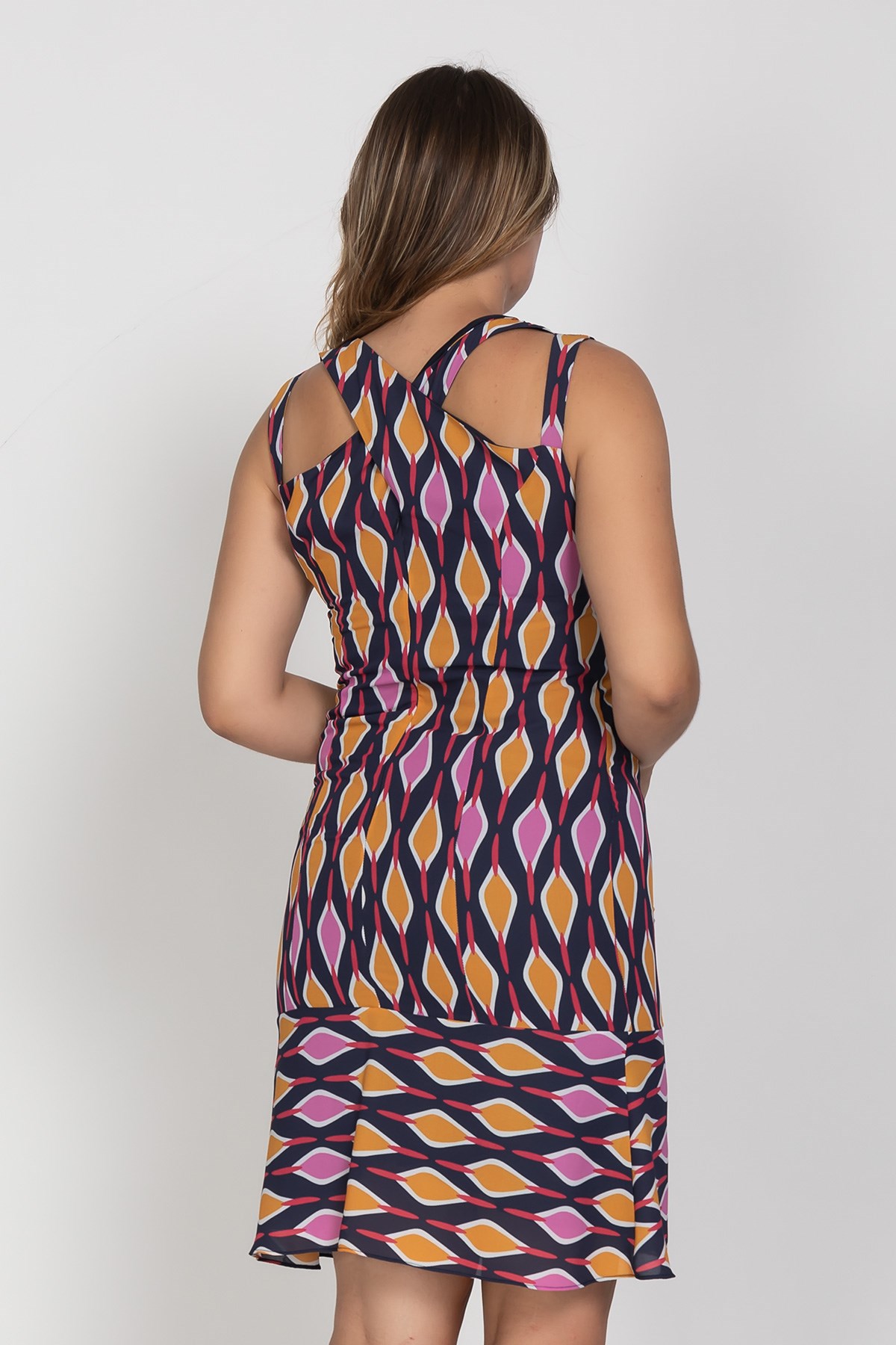 7111 Büyük Beden Sırt Detay Desenli Kısa Elbise