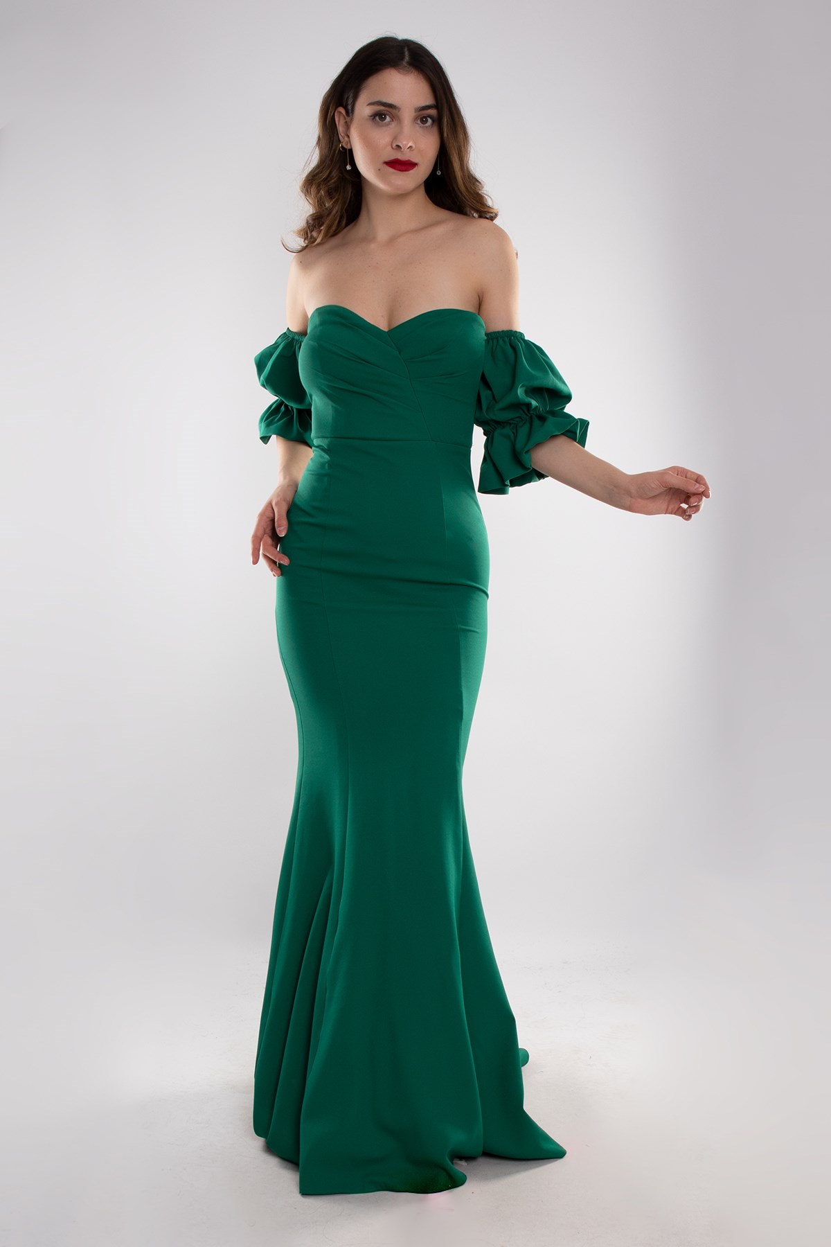 7233 Öpücük Yaka Sırtı İpli Kol Detay Krep Uzun Balık Abiye