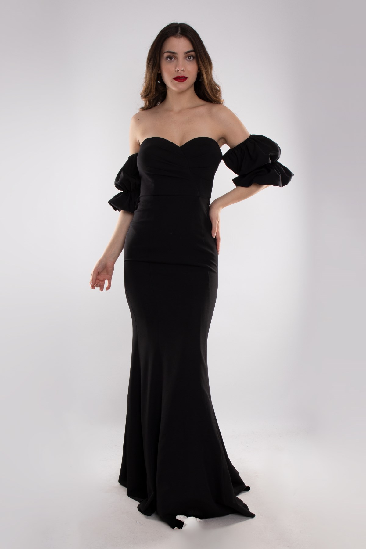 7233 Öpücük Yaka Sırtı İpli Kol Detay Krep Uzun Balık Abiye