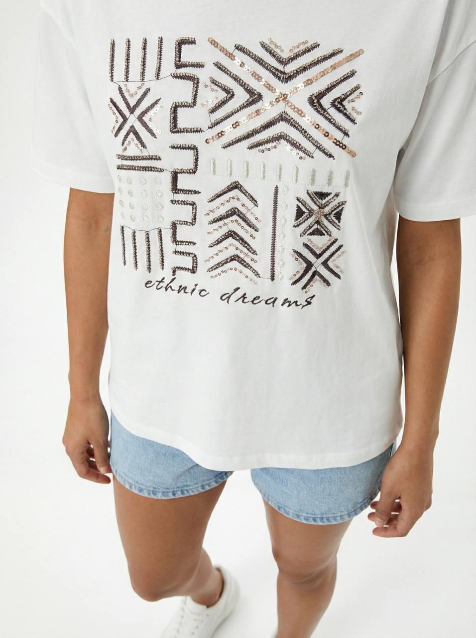 7550 Boncuklu Etnik Desen Kısa Kol Tshirt