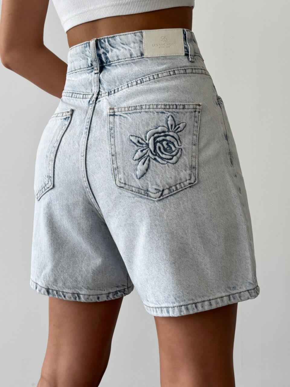 8050 Short Gül Nakışlı Kısa Şort