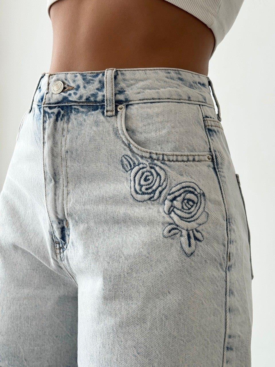 8050 Short Gül Nakışlı Kısa Şort