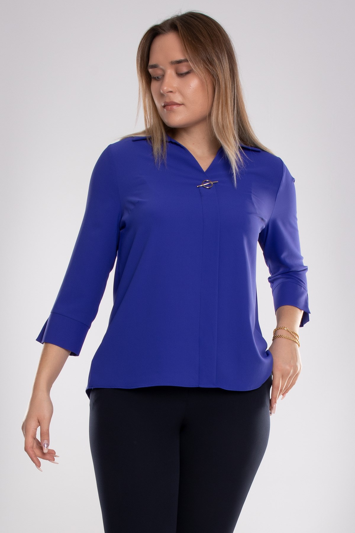 81592 Büyük Beden Broşlu Truvakar Kol Krep Bluz