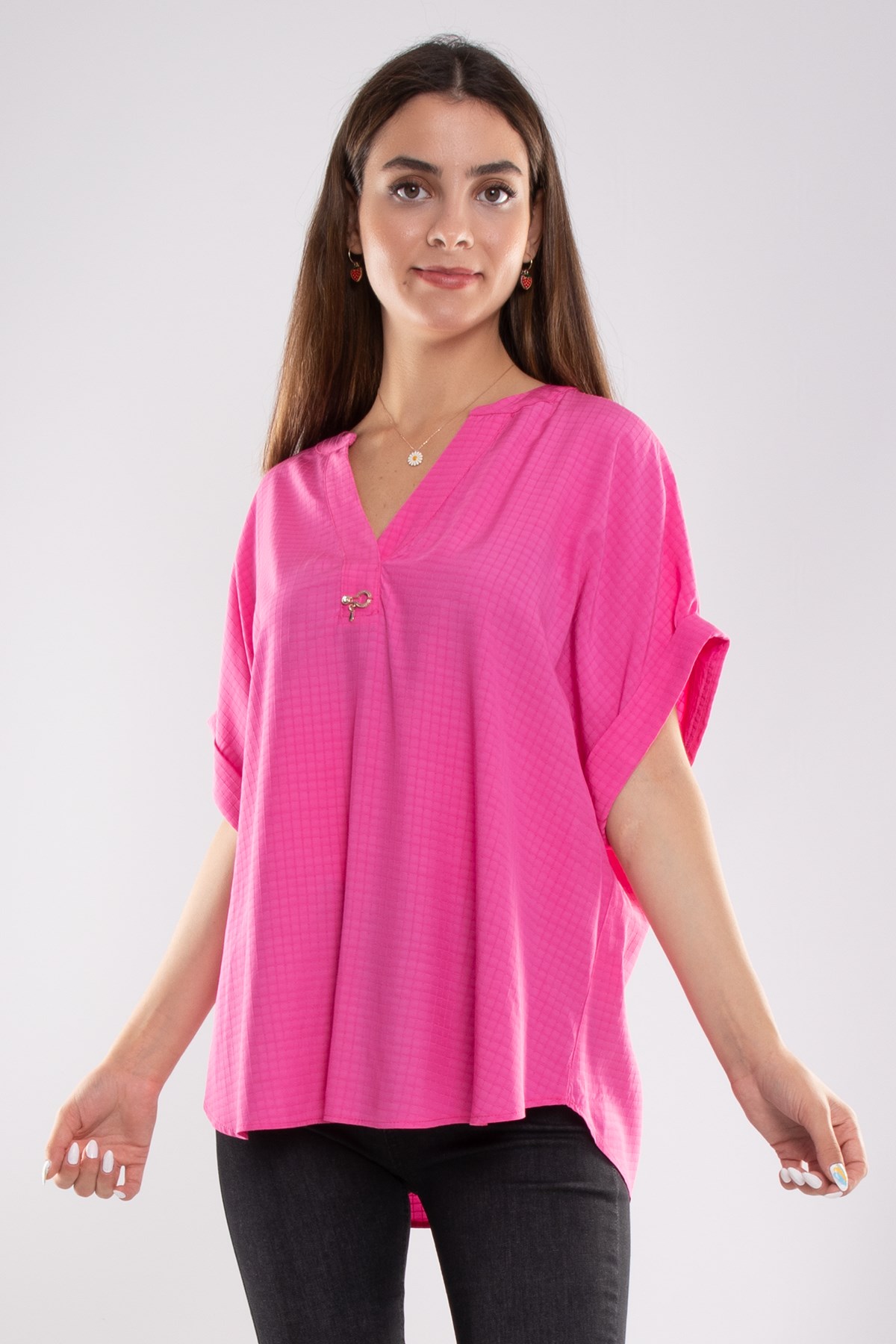 81699 Kendinden Kareli V Yaka Broşlu Viscon Bluz