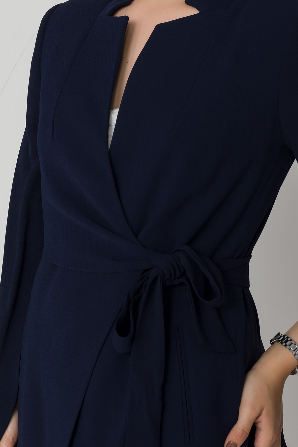 90177 Yandan Bağlamalı Hakim Yaka Yırtmaç Kol Ceket