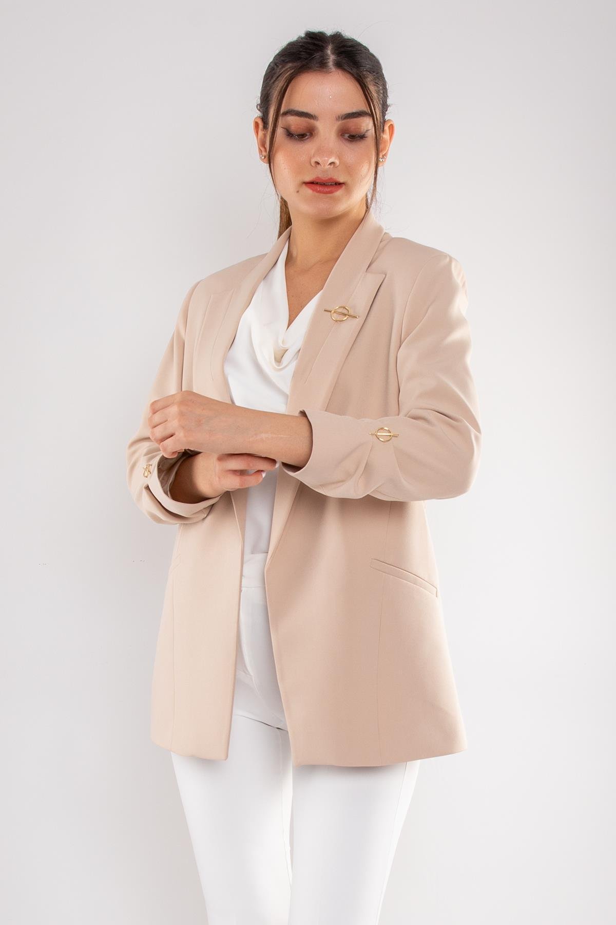90503 Broşlu Büzgülü Kol Astarlarlı Blazer Ceket