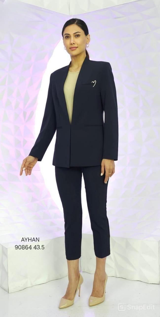 90864 Yakasız Krep Broş Detay Gömlek