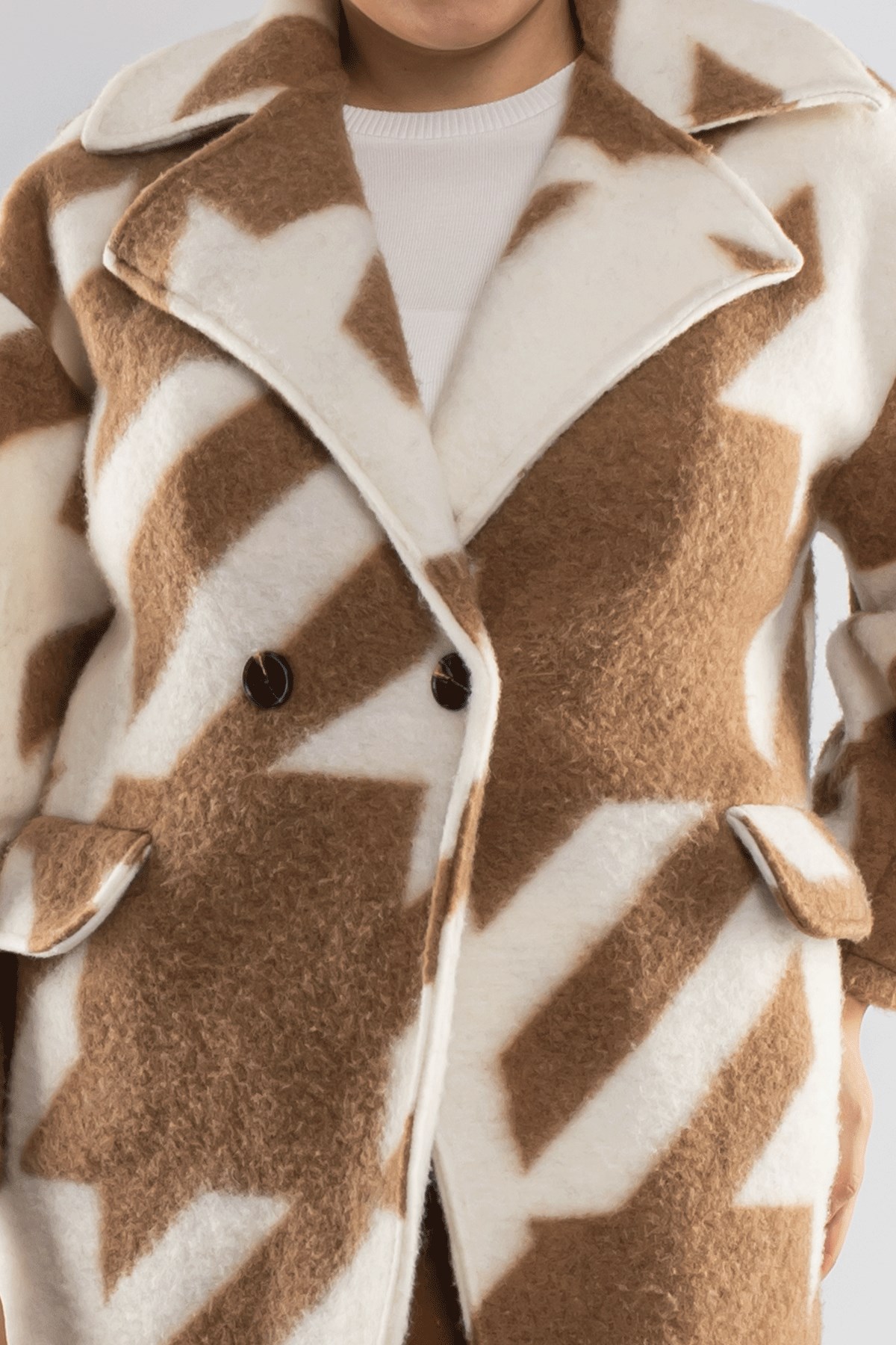 9137 Büyük Beden Kazayağı Desen Kadın Kaşe Kaban