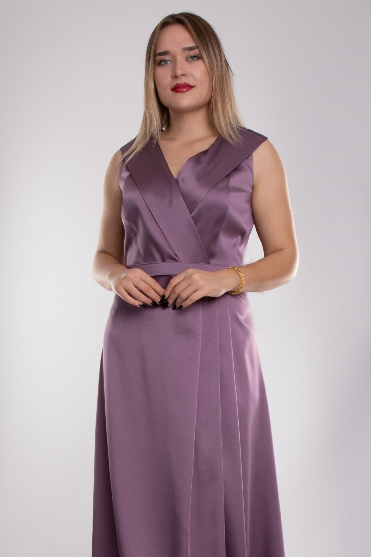 9423 Büyük Beden Kemerli Çift Yaka Uzun Saten Elbise