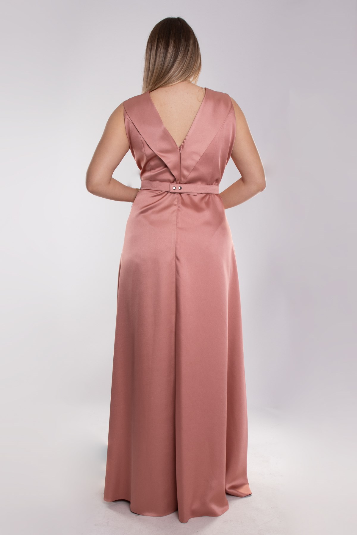 9423 Büyük Beden Kemerli Çift Yaka Uzun Saten Elbise