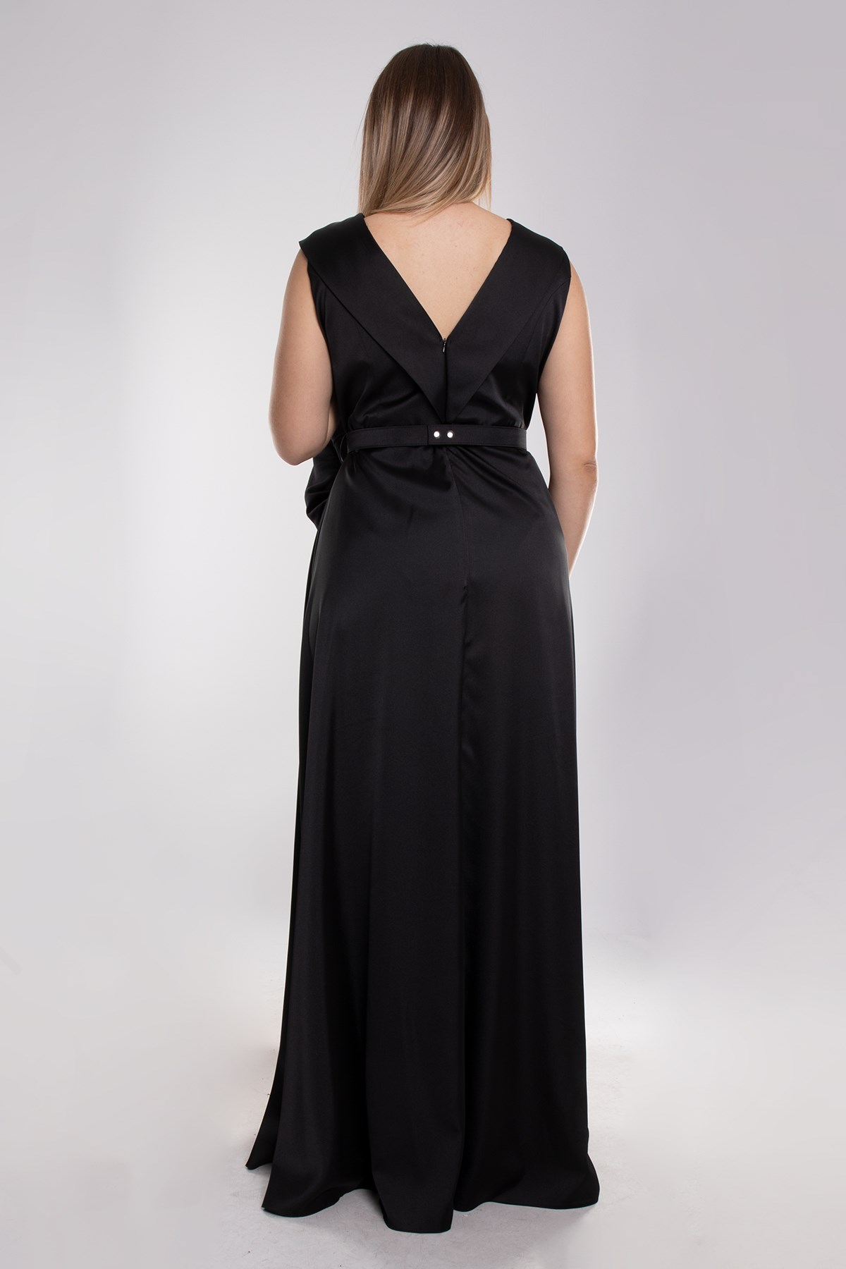 9423 Büyük Beden Kemerli Çift Yaka Uzun Saten Elbise