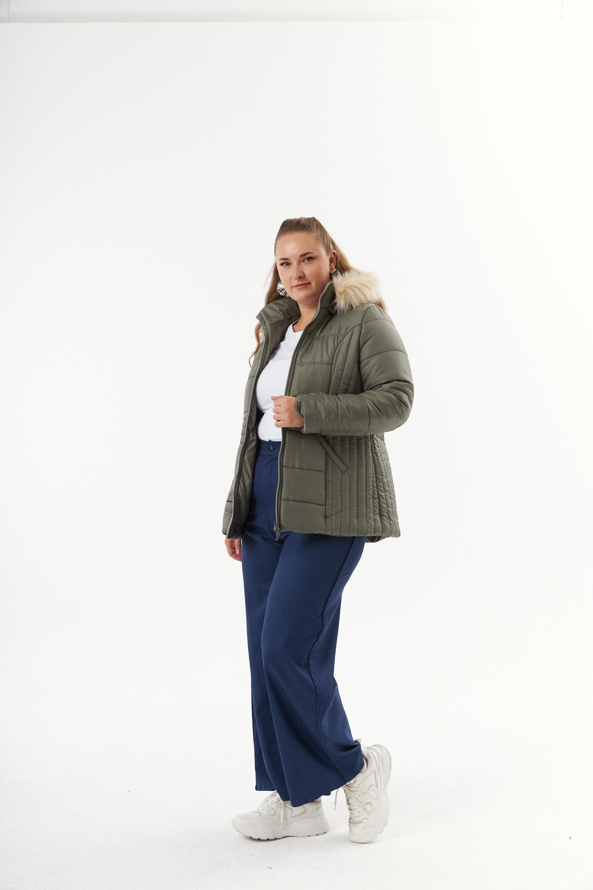 9761 Büyük Beden Kapüşonu Kürklü Kadın Fermuarlı Şişme Mont