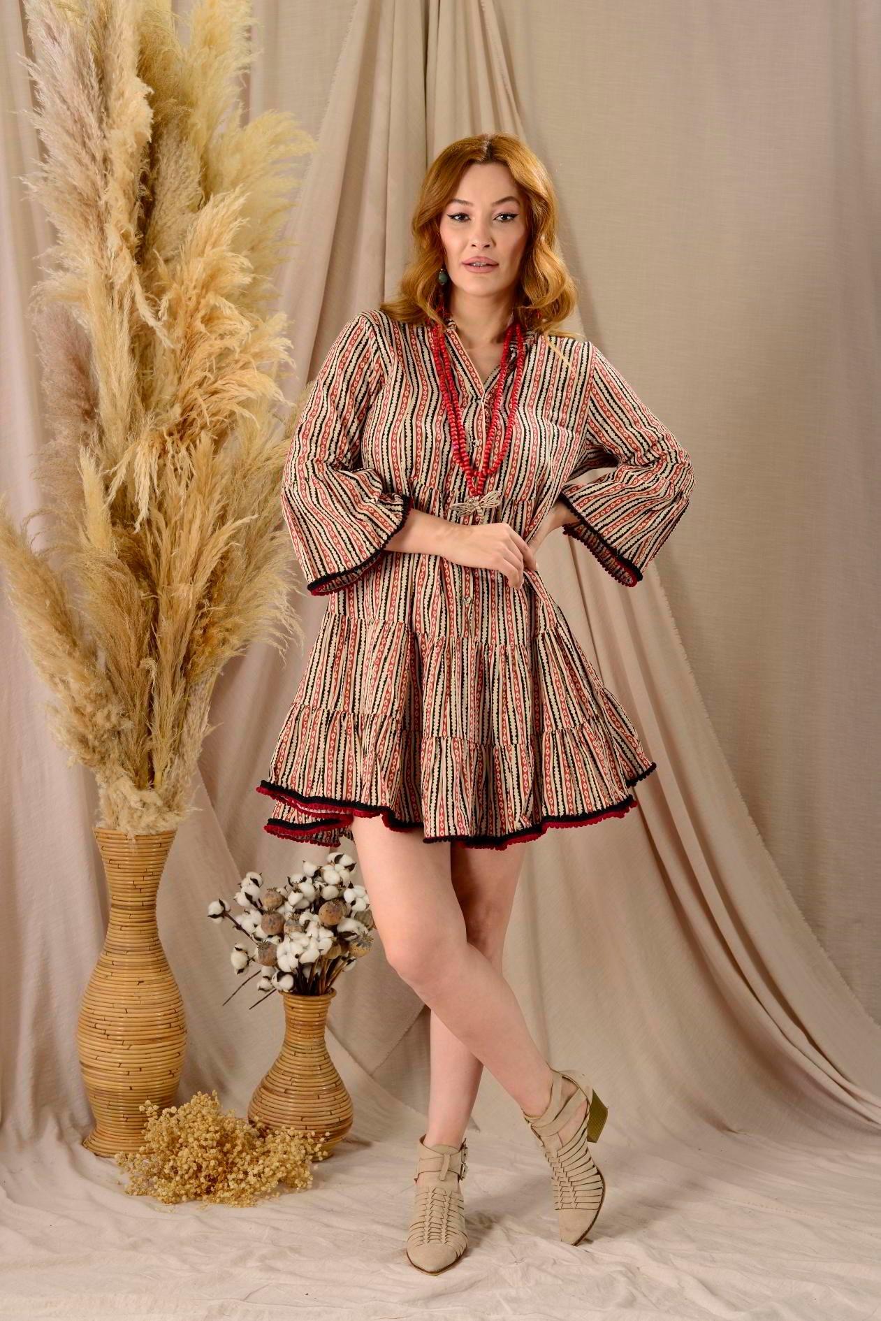 AN179 A3492 Desen Dantelsiz Ponponlu Kısa Pamuklu Elbise