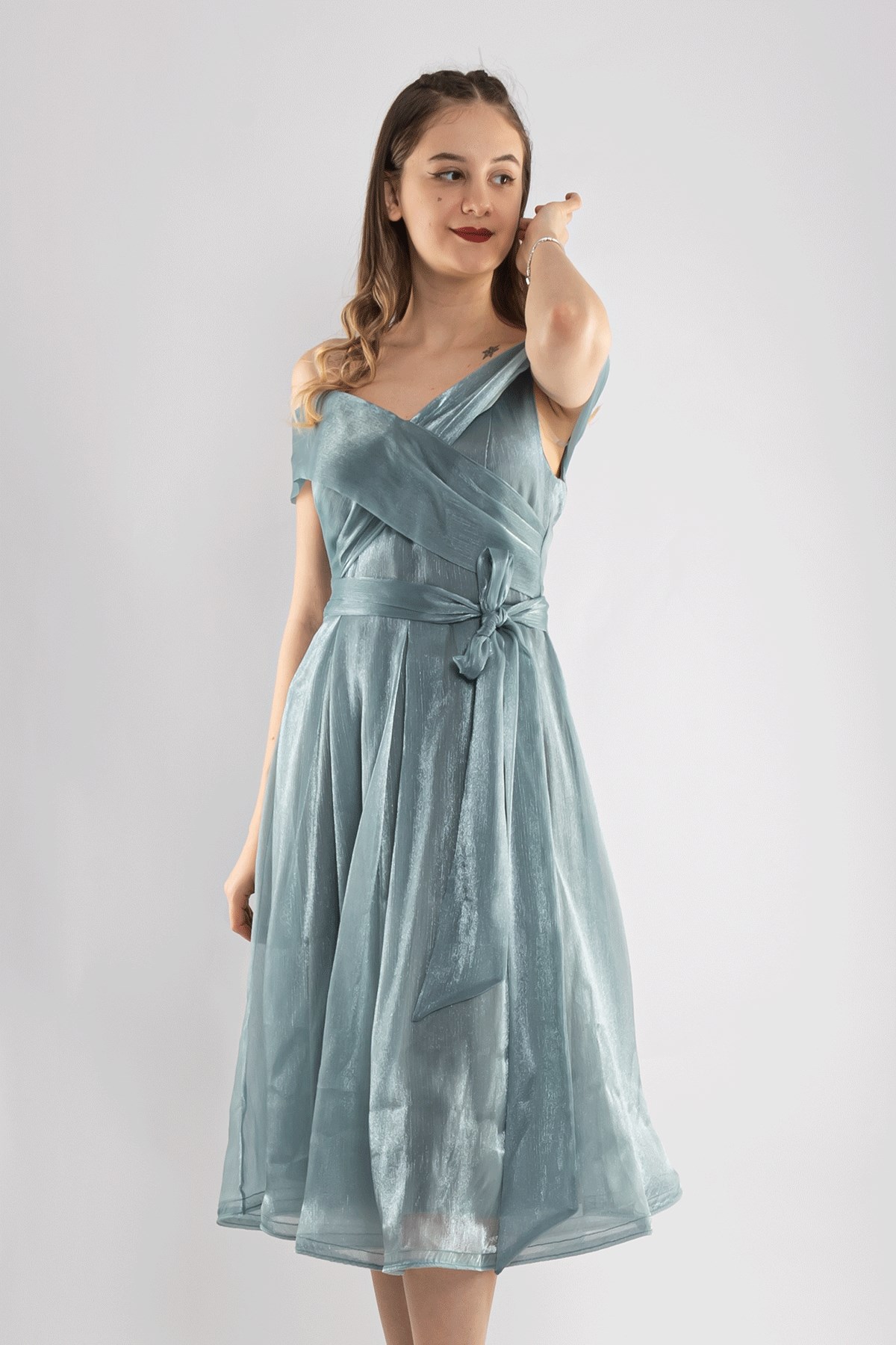 D-1066 Madonna Yaka Kuşaklı İpek Şifon Kısa Elbise