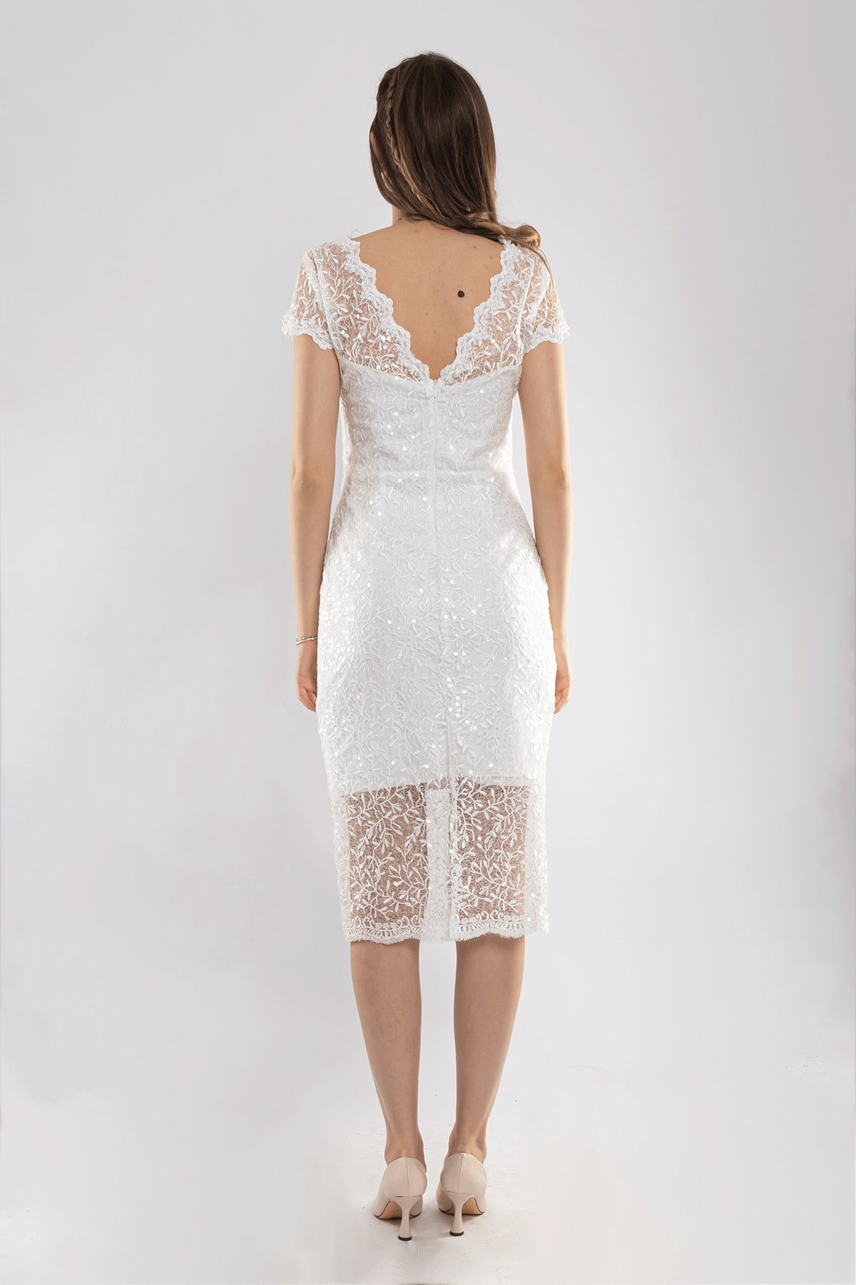 D-1240 Sırtı V Payetli Kemerli Güpür Kısa Elbise