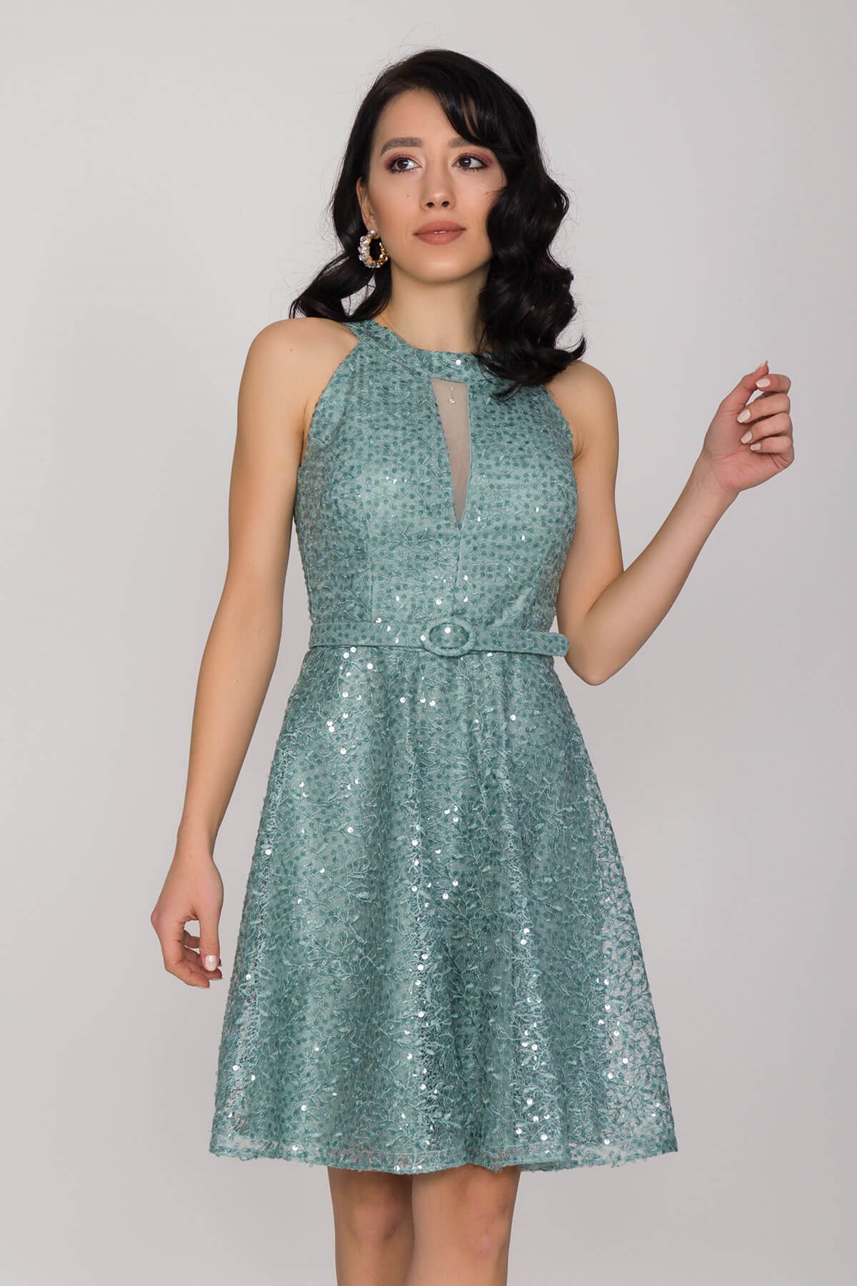 D-933 KB Kemerli Halter Yaka Sırt Detay Pulpayet Kısa Abiye Elbise