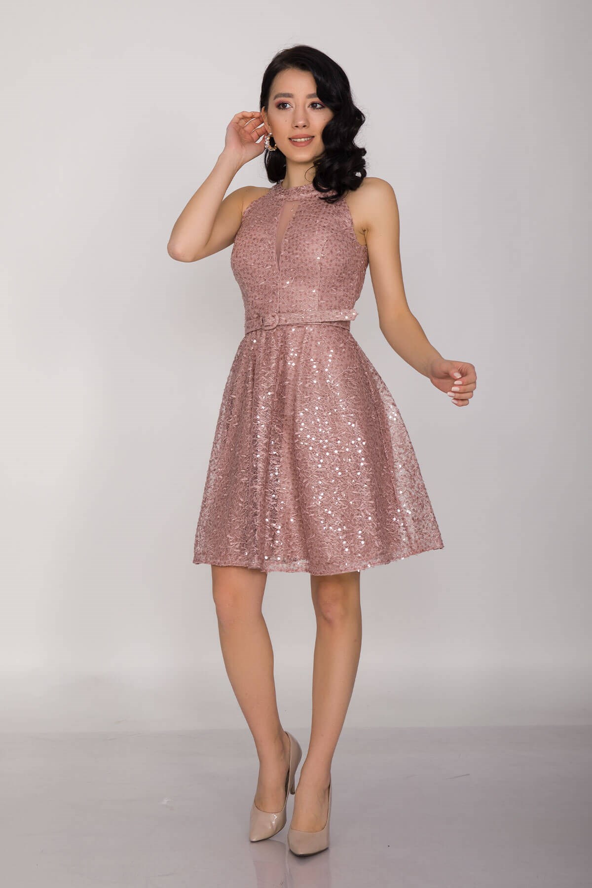 D-933 KB Kemerli Halter Yaka Sırt Detay Pulpayet Kısa Abiye Elbise