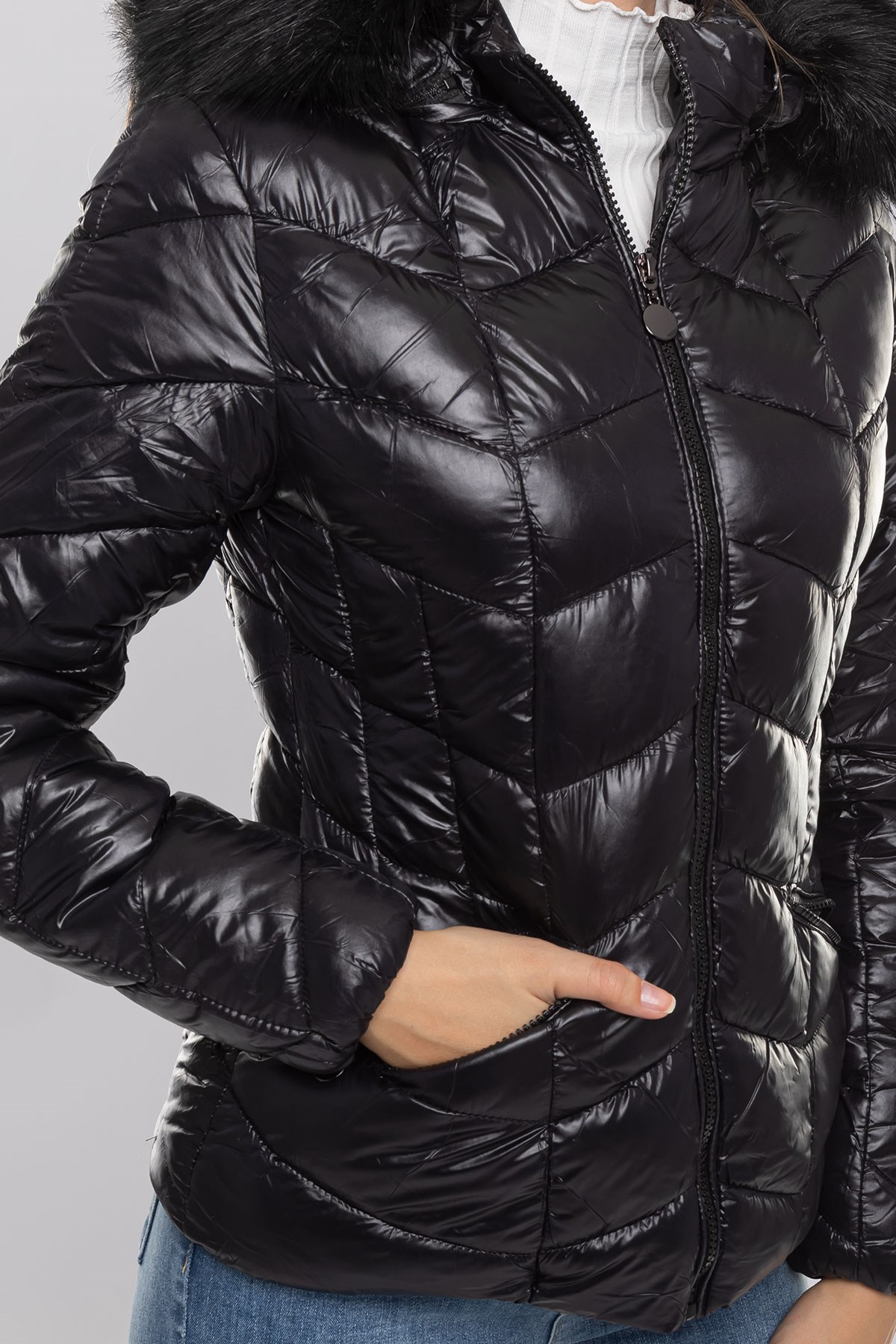 D89739 Şapkalı Cepli Kısa Kadın Şişme Mont