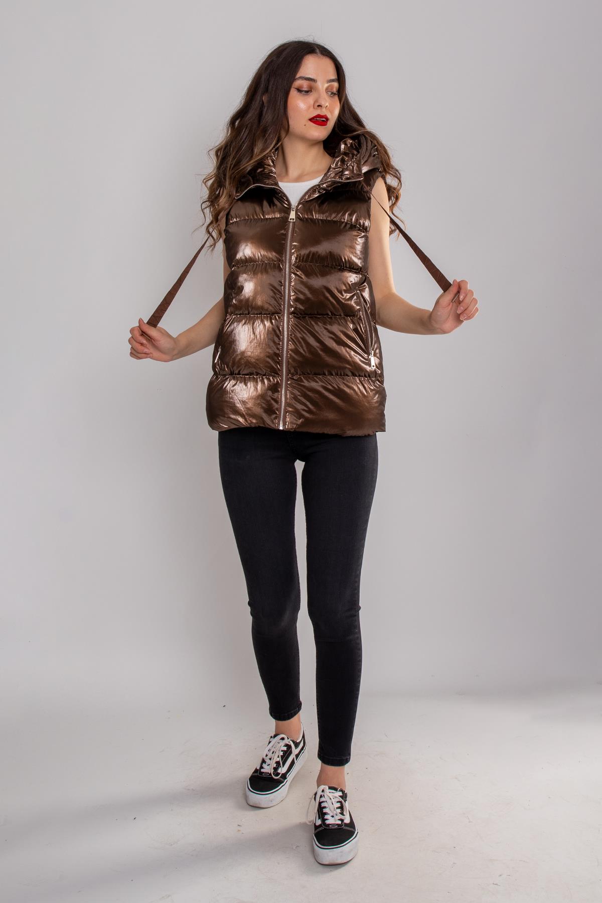 D99071 Kapüşonlu Parlak Şişme İçi Leopar Astarlı Yelek