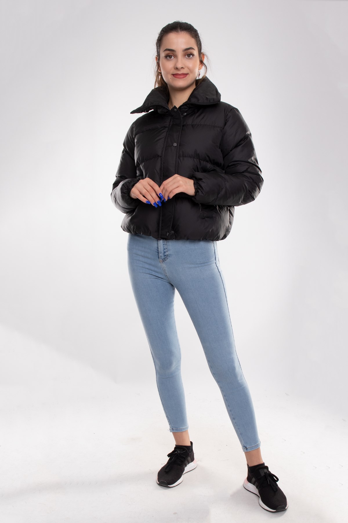 LEYLAK Geniş Yaka Kol ve Etek Ucu Lastikli Kadın Kısa Mont