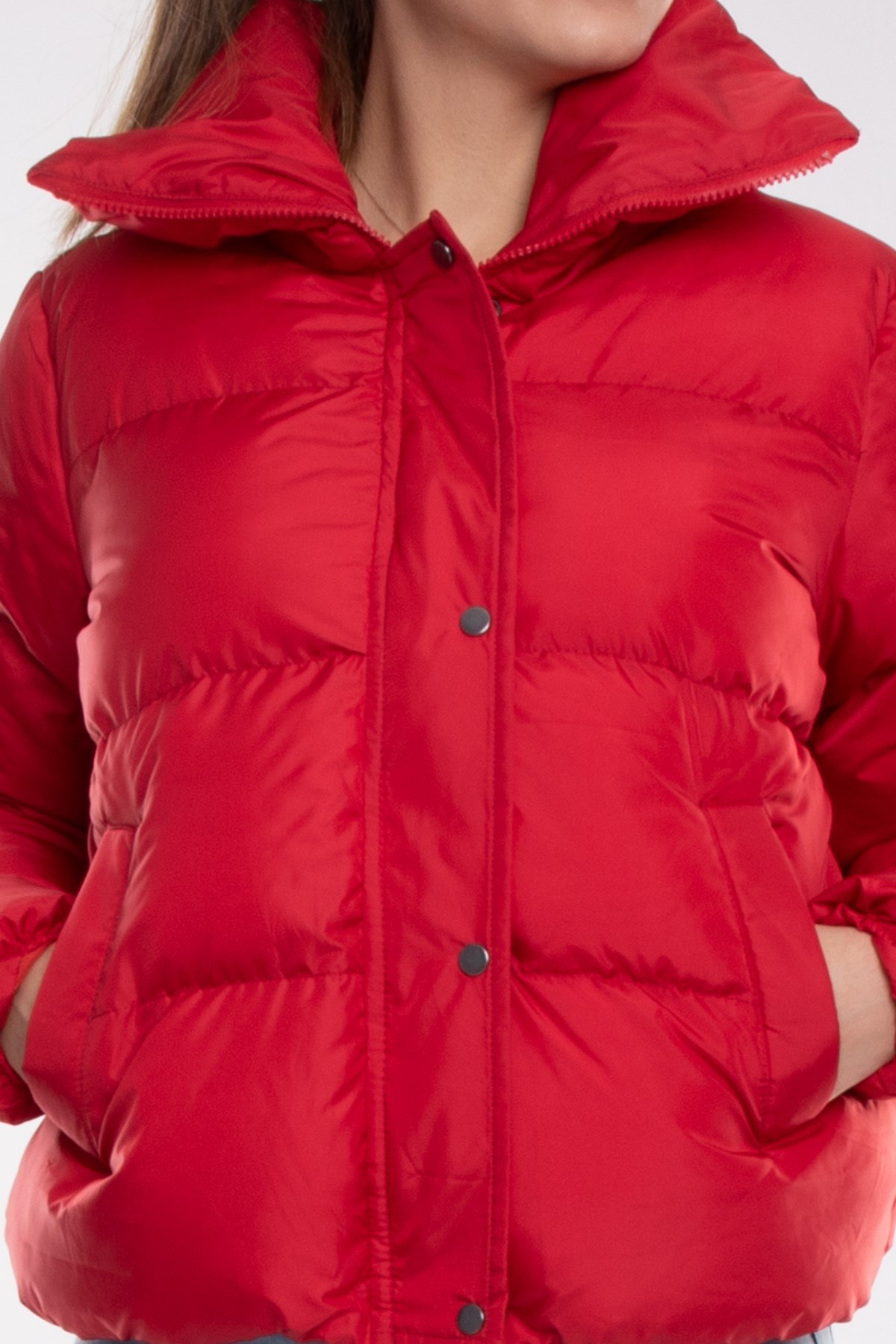 LEYLAK Geniş Yaka Kol ve Etek Ucu Lastikli Kadın Kısa Mont